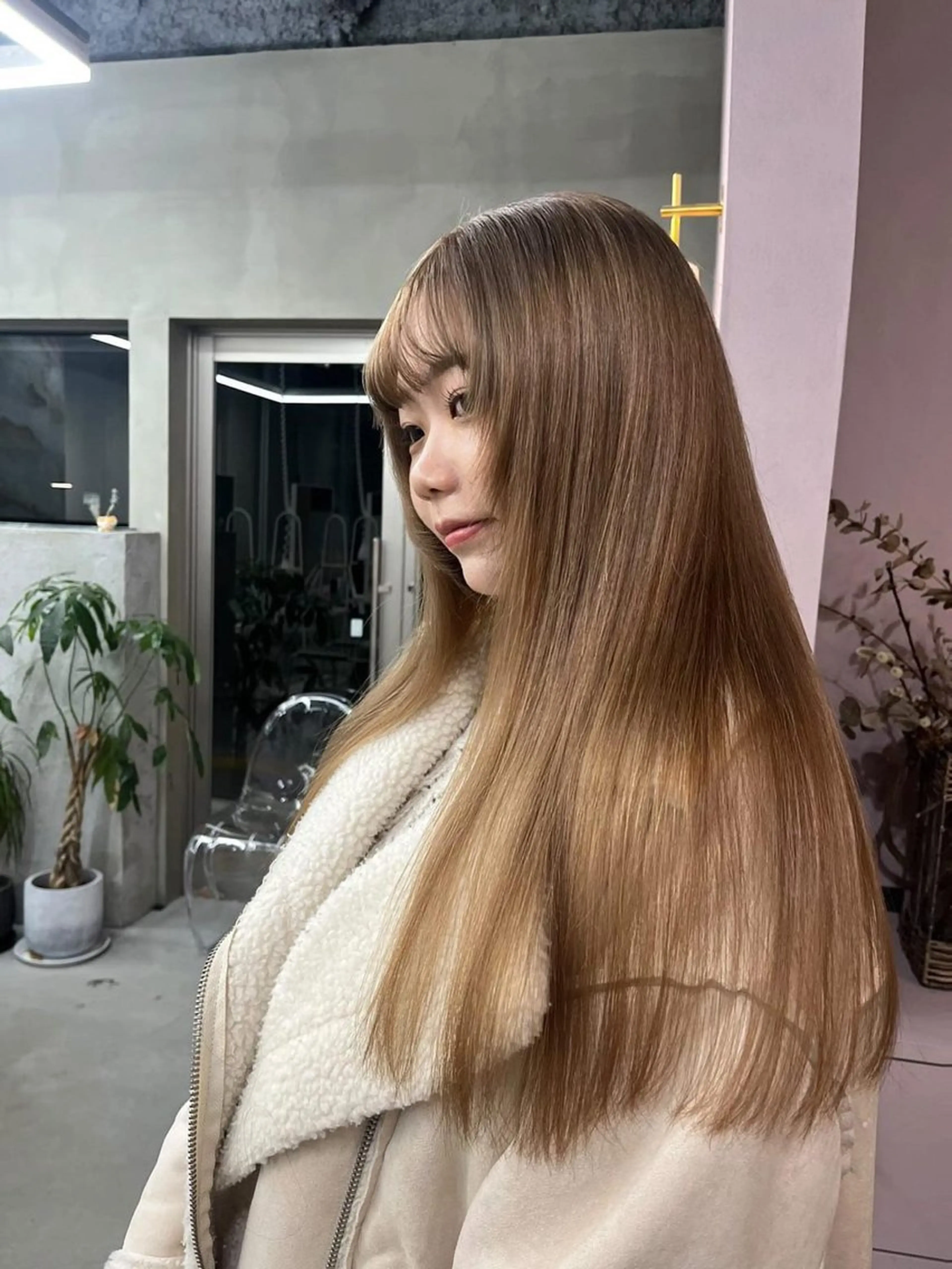 ロング カラー ベージュカラー ミルクティーベージュ qulim所属・櫻井 はるなのヘアスタイル