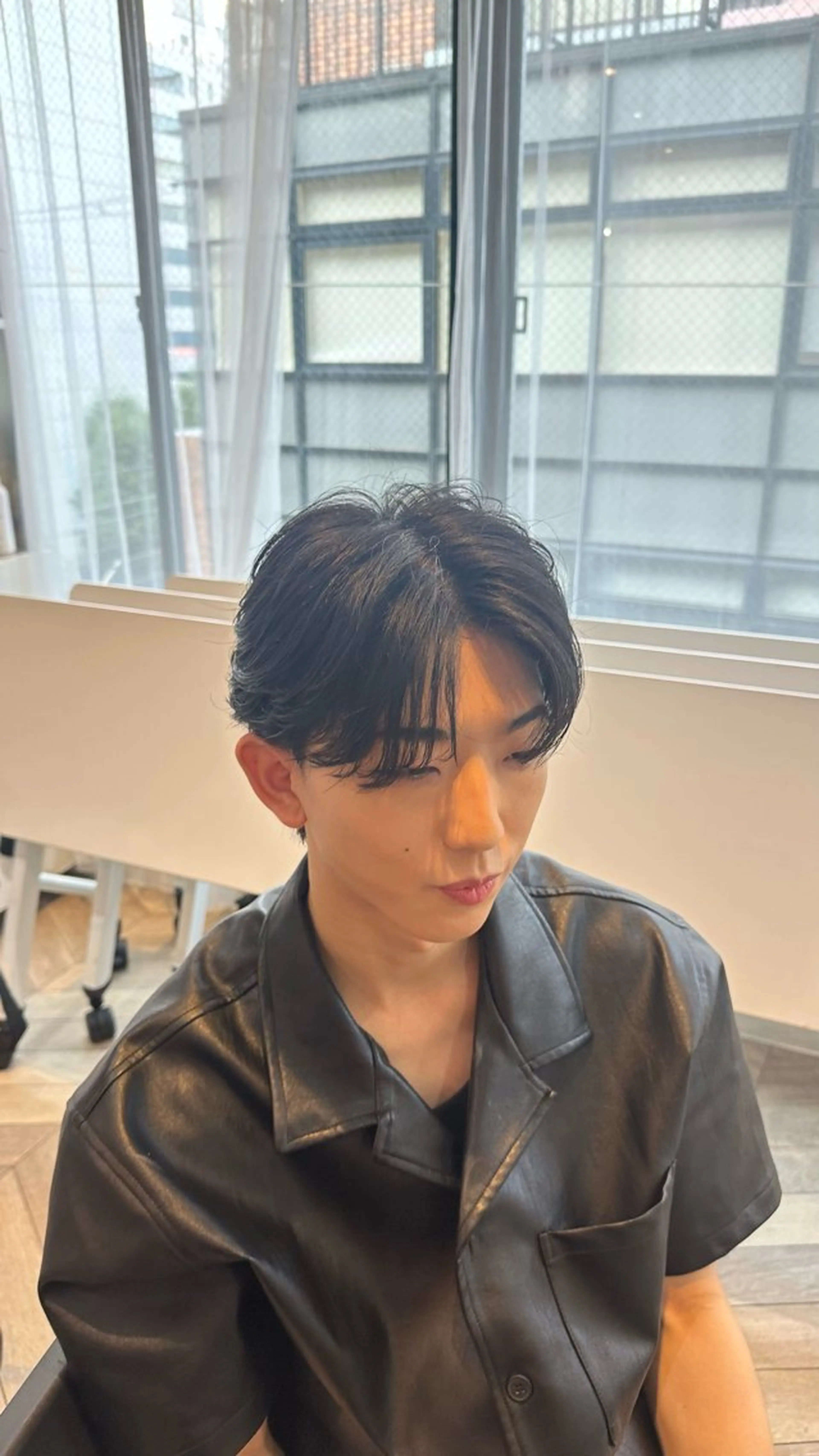 アイブロウ ヘアカラー 手嶋 理仁のヘアスタイル