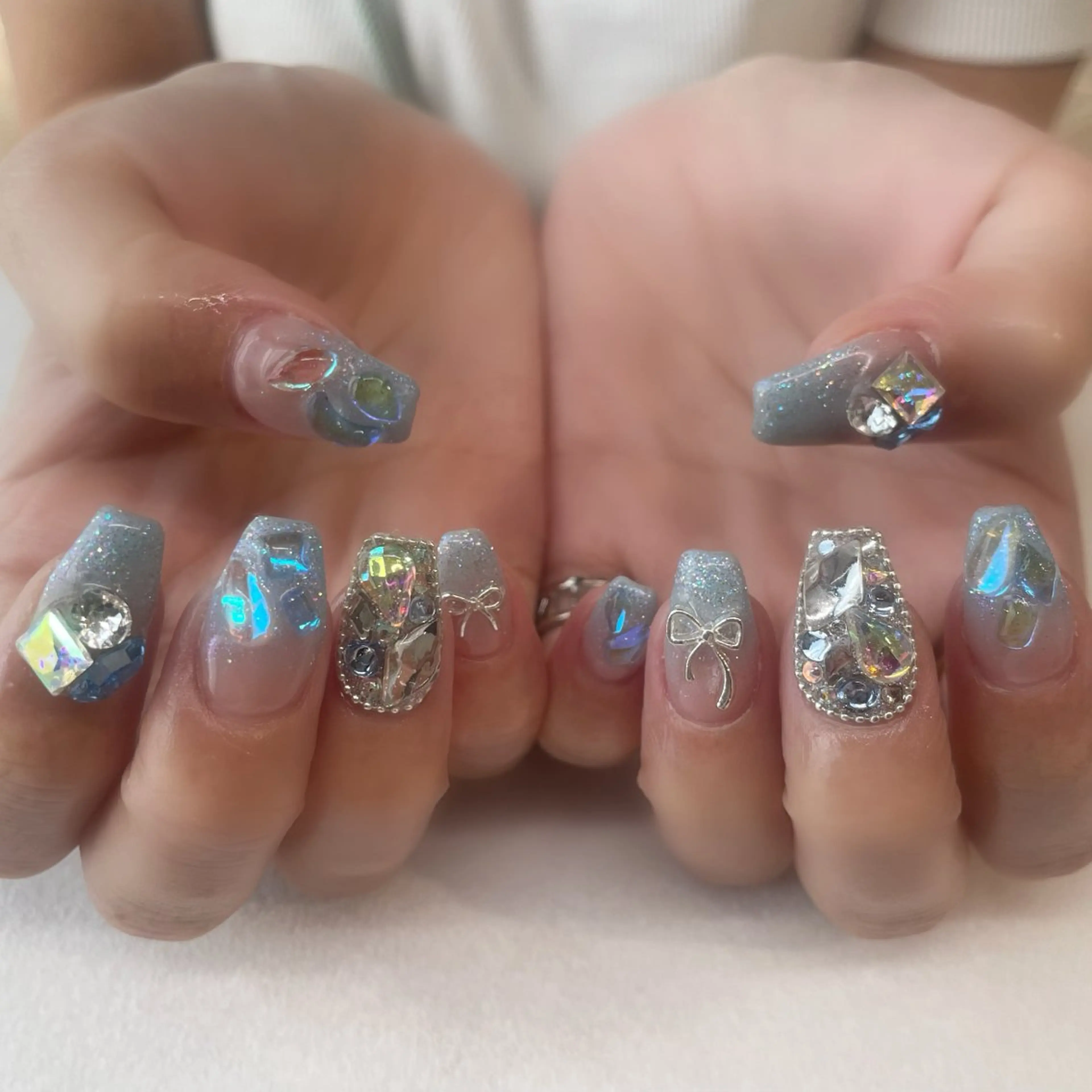ネイル ハンドネイル 🌈🐰 saki. m 🐰🌈のネイルデザイン