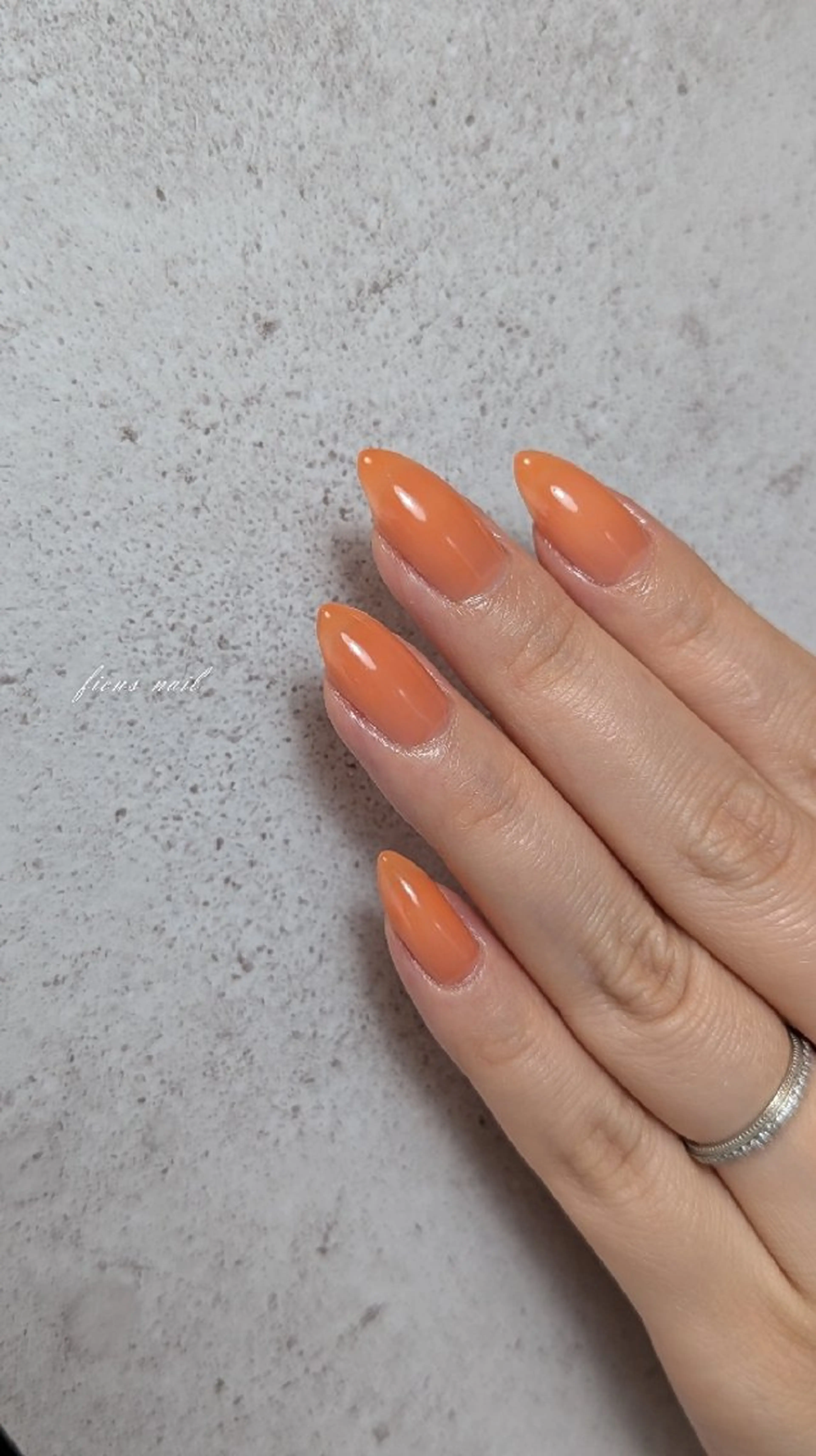 ネイル オフィスネイル ワンカラーネイル オレンジ シンプルネイル ハンドネイル ficus nailのネイルデザイン