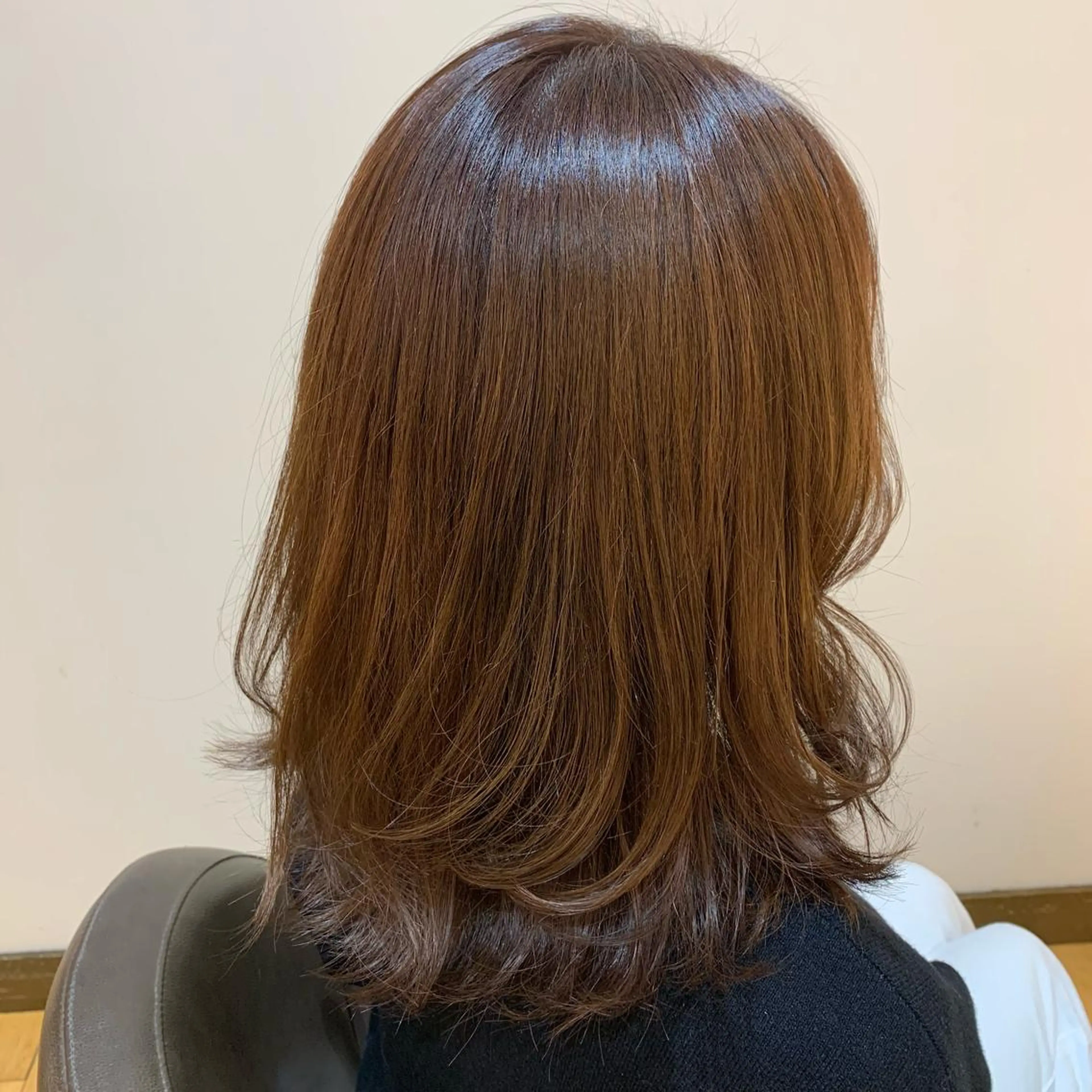 ミディアム カラー ベージュカラー レイヤーカット カット ヘアカラー トリートメント 透明感美肌カラー/ 岡田澪香のヘアスタイル