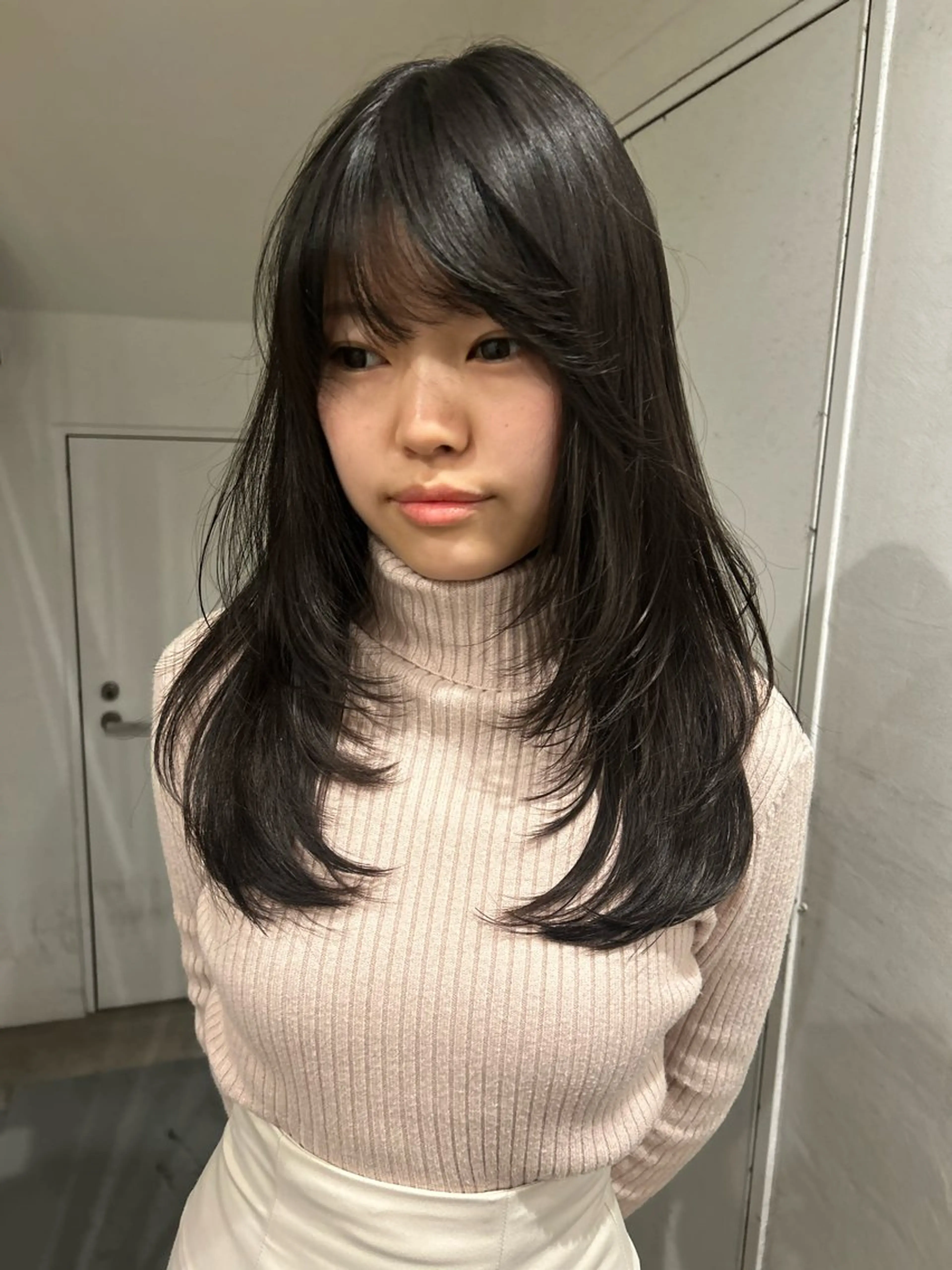 セミロング hen所属・心斎橋/レイヤー/ ブリーチ/モエのヘアスタイル