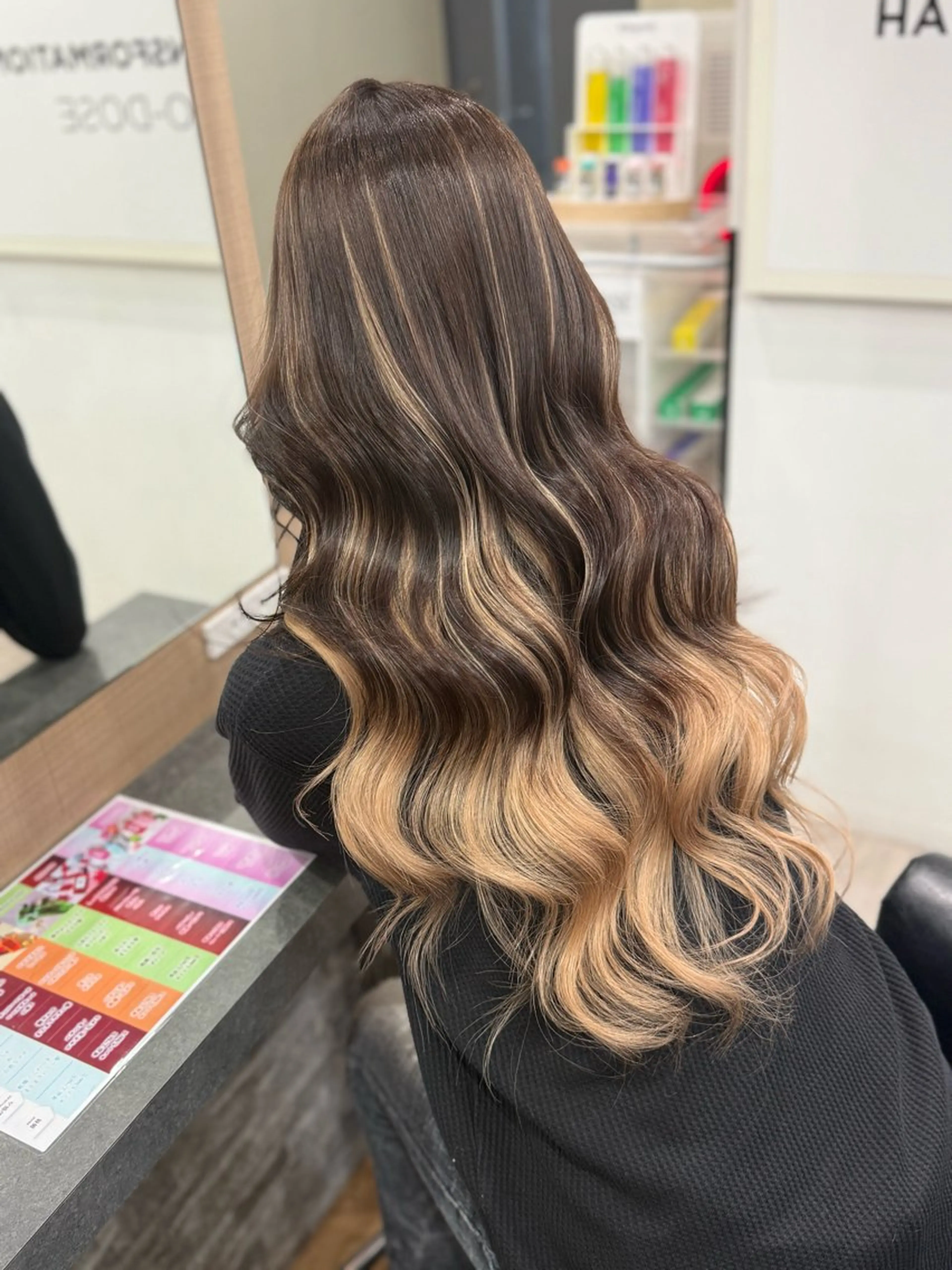 ロング カット ヘアカラー エクステ lapis  Rie シールエクハイトーンのヘアスタイル