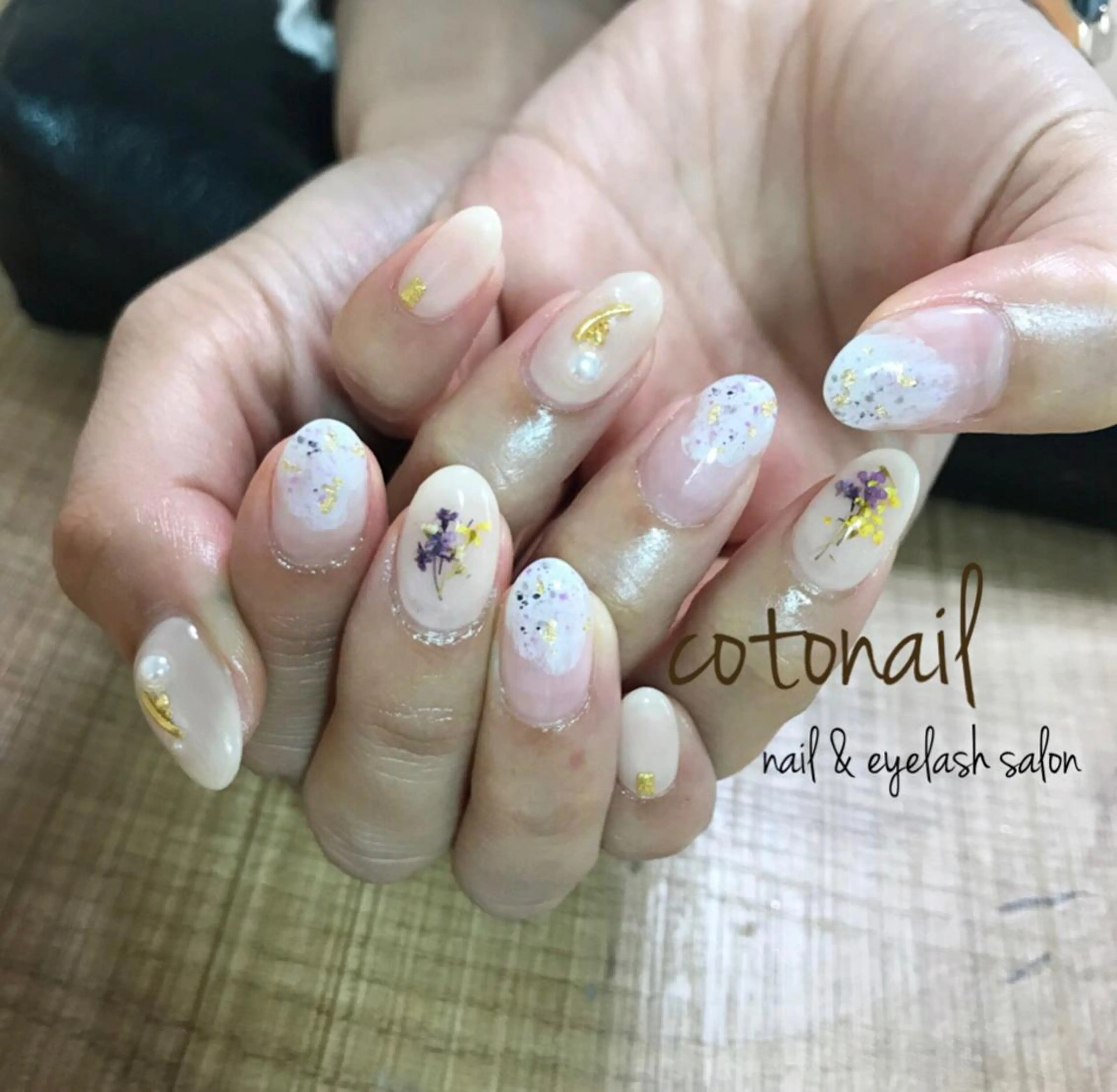 ミディアム ネイル アートネイル ハンドネイル ツメトマツゲ .のネイルデザイン