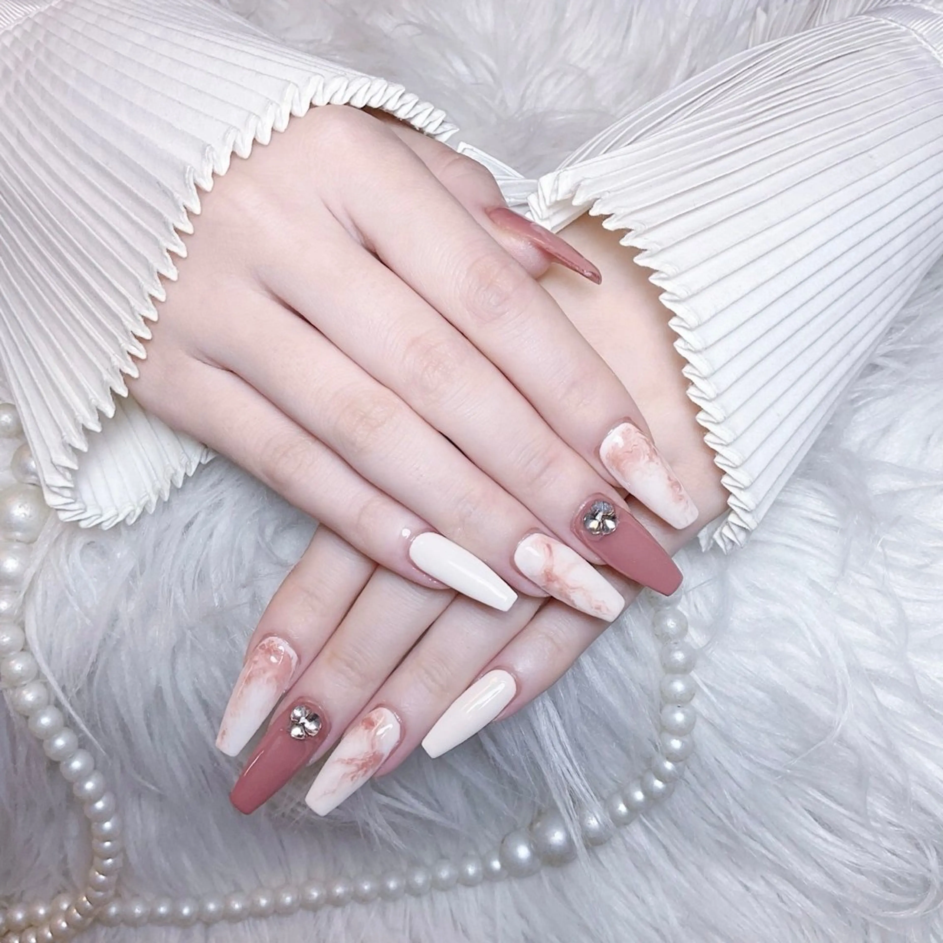 ネイル ハンドネイル ☁️Yun nail KiKi☁️のネイルデザイン