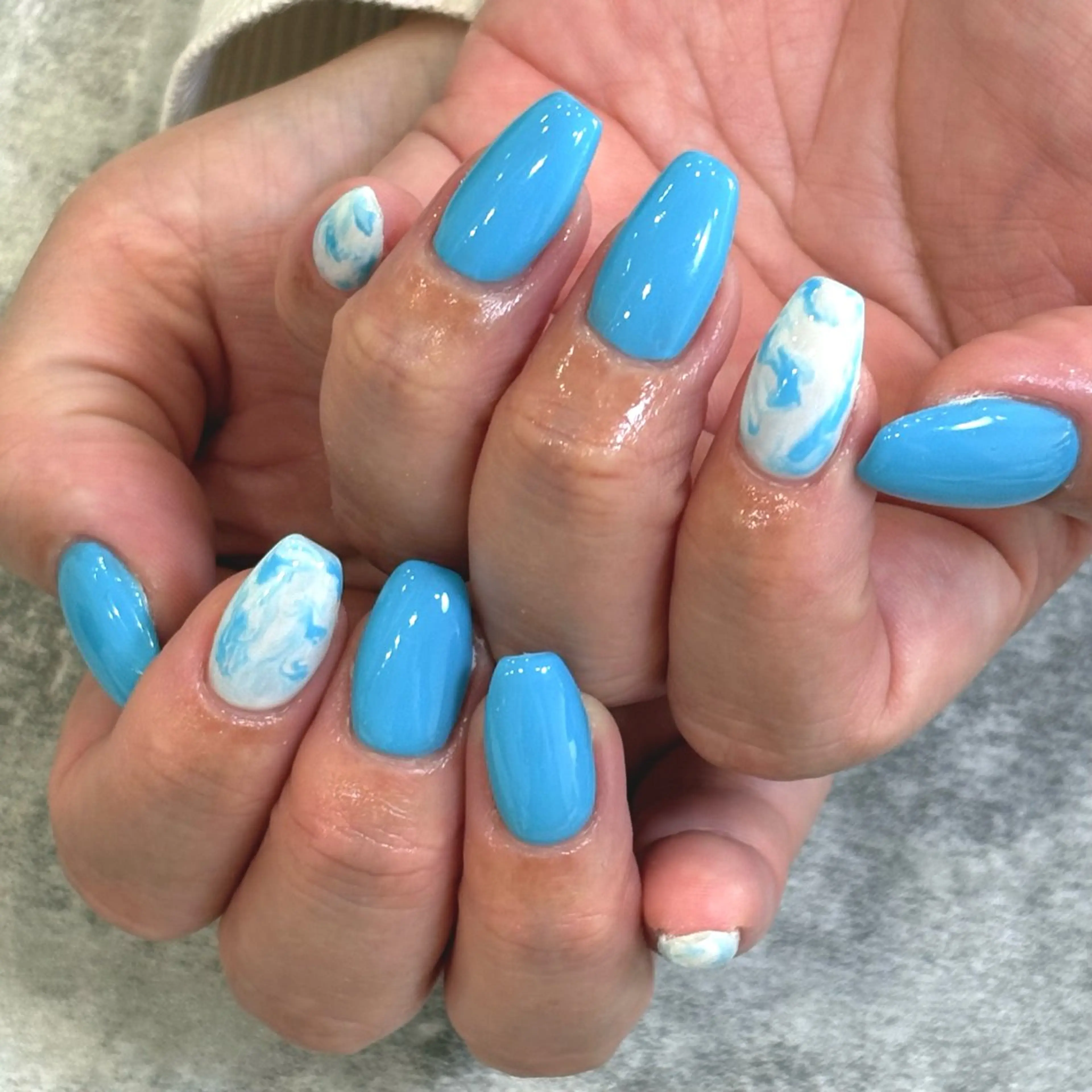 ネイル ブルー ニュアンスネイル ハンドネイル Platluce. AINAのネイルデザイン