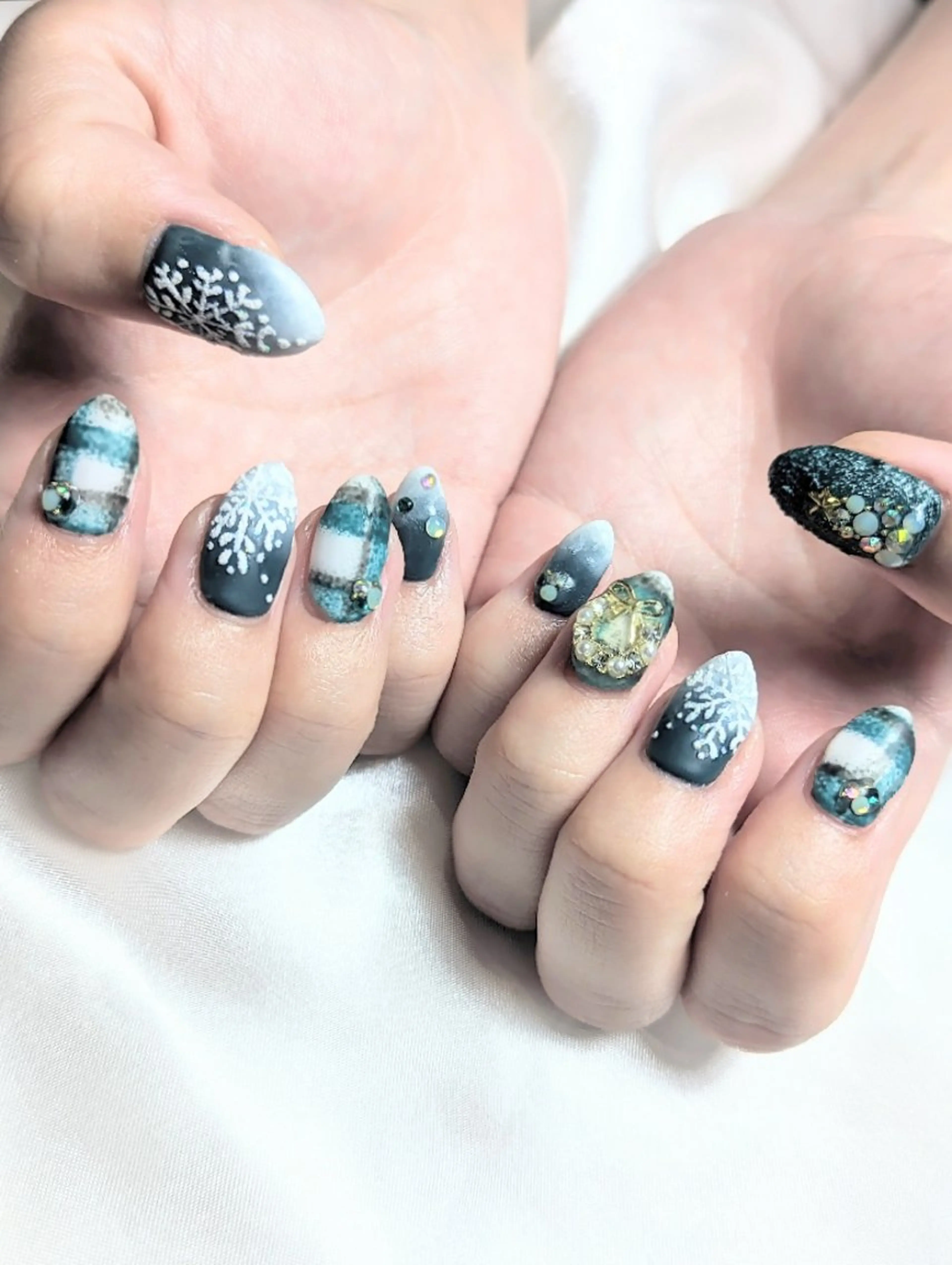 ネイル 冬ネイル クリスマス ハンドネイル aycnail 　Ayakaのネイルデザイン