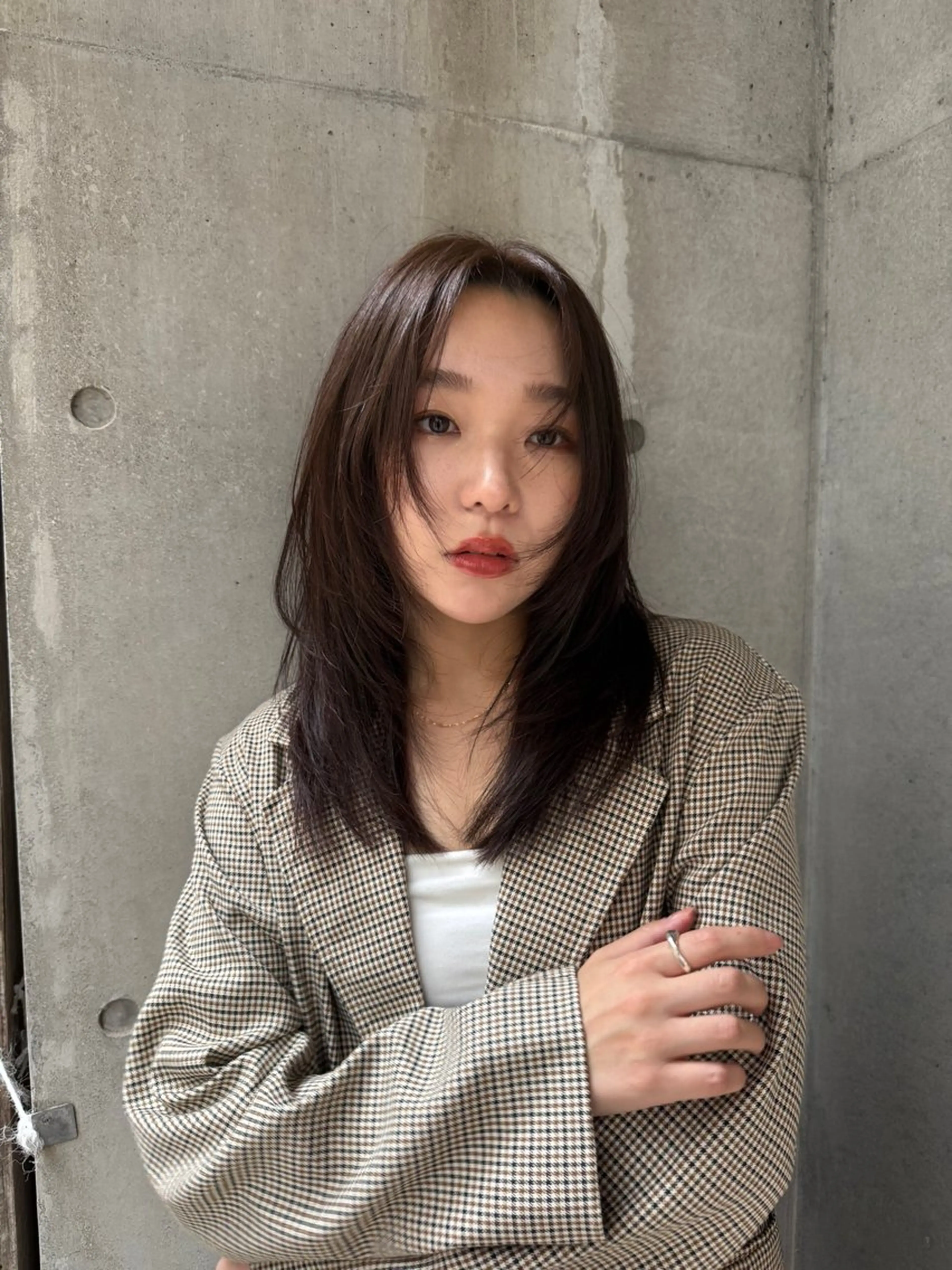 セミロング カット ヘアカラー shiomi H辻田 杏梨のヘアスタイル