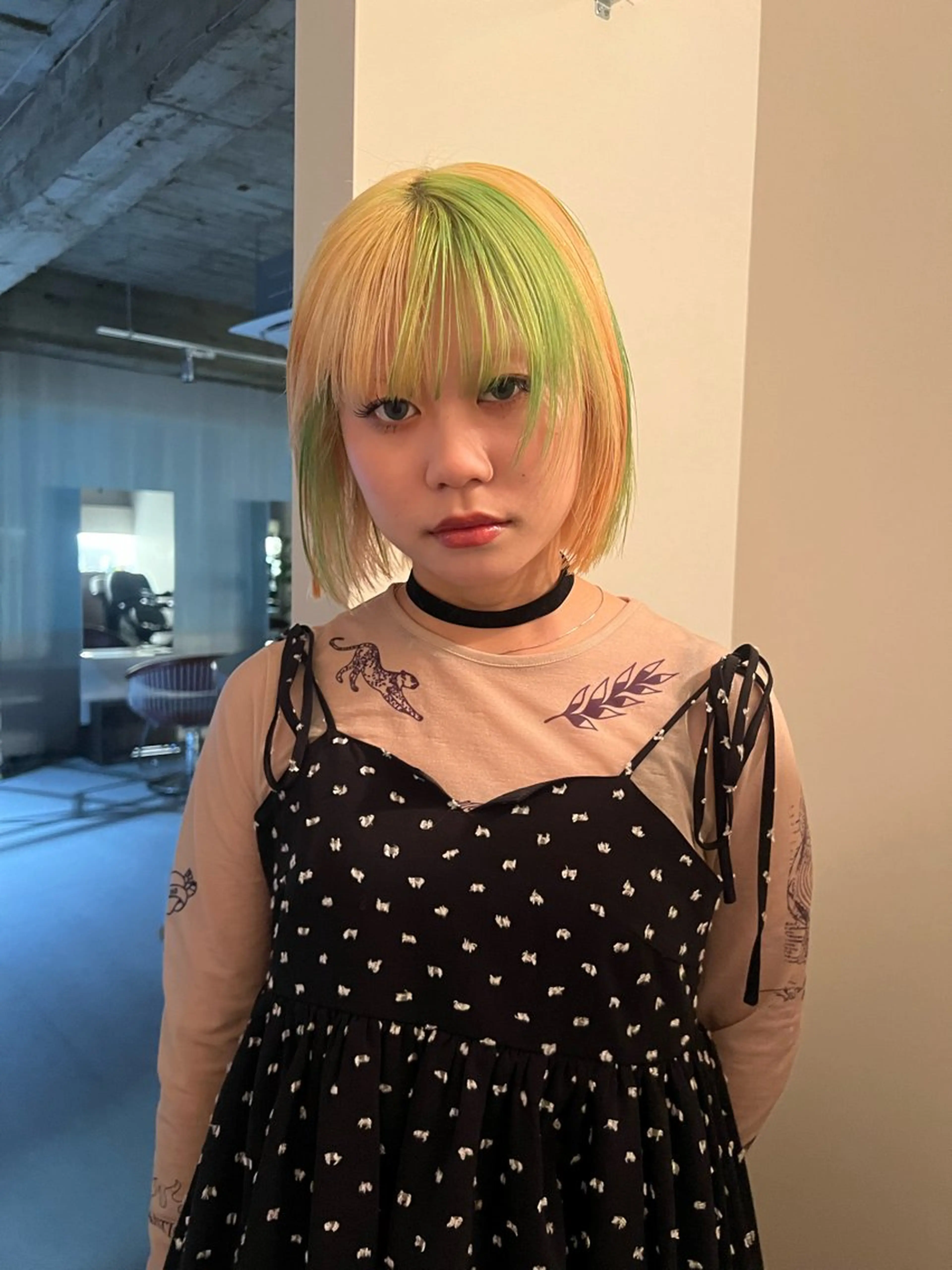 ミディアム カラー 伊藤 美咲のヘアスタイル