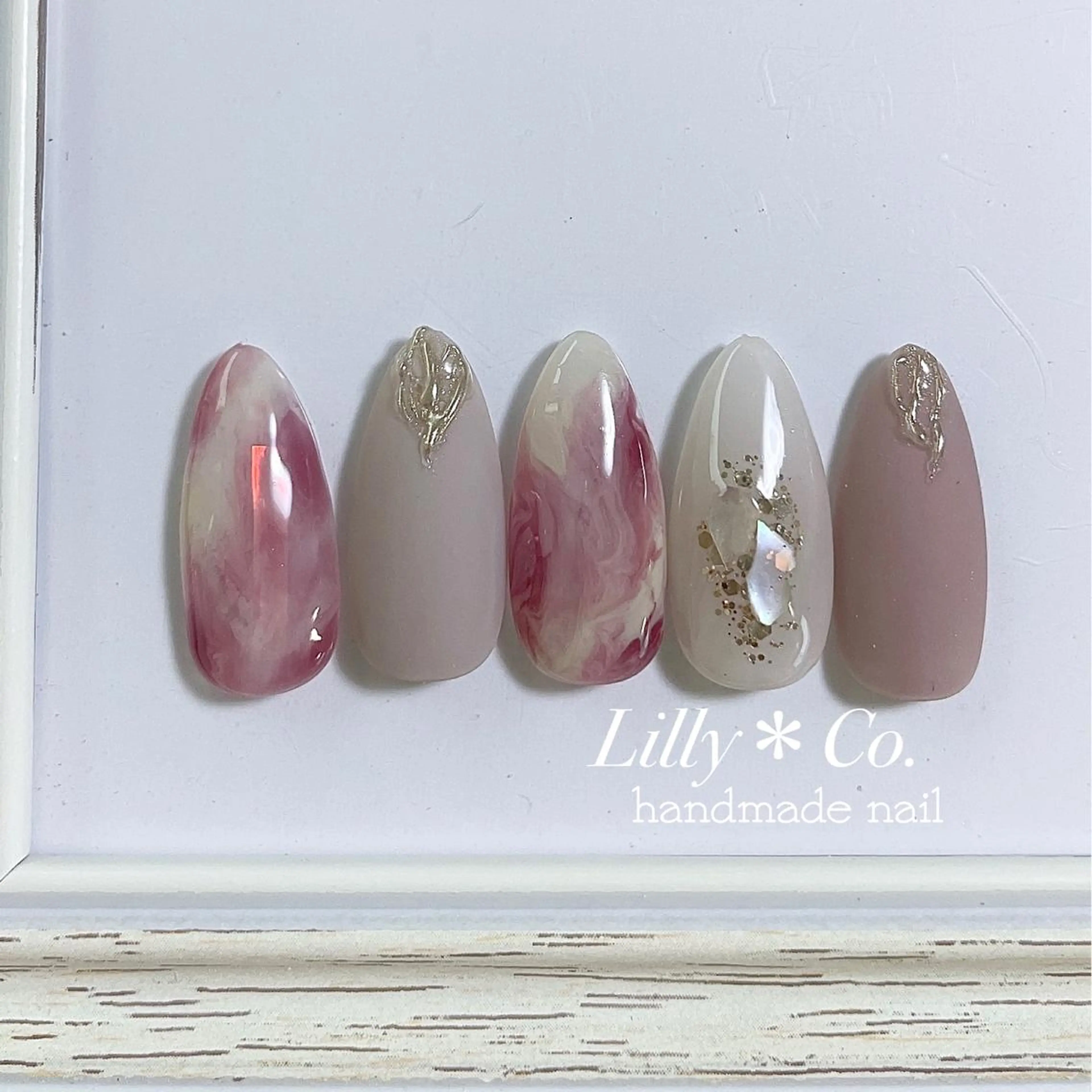 ネイル アートネイル マットネイル ニュアンスネイル Lilly Co.のネイルデザイン
