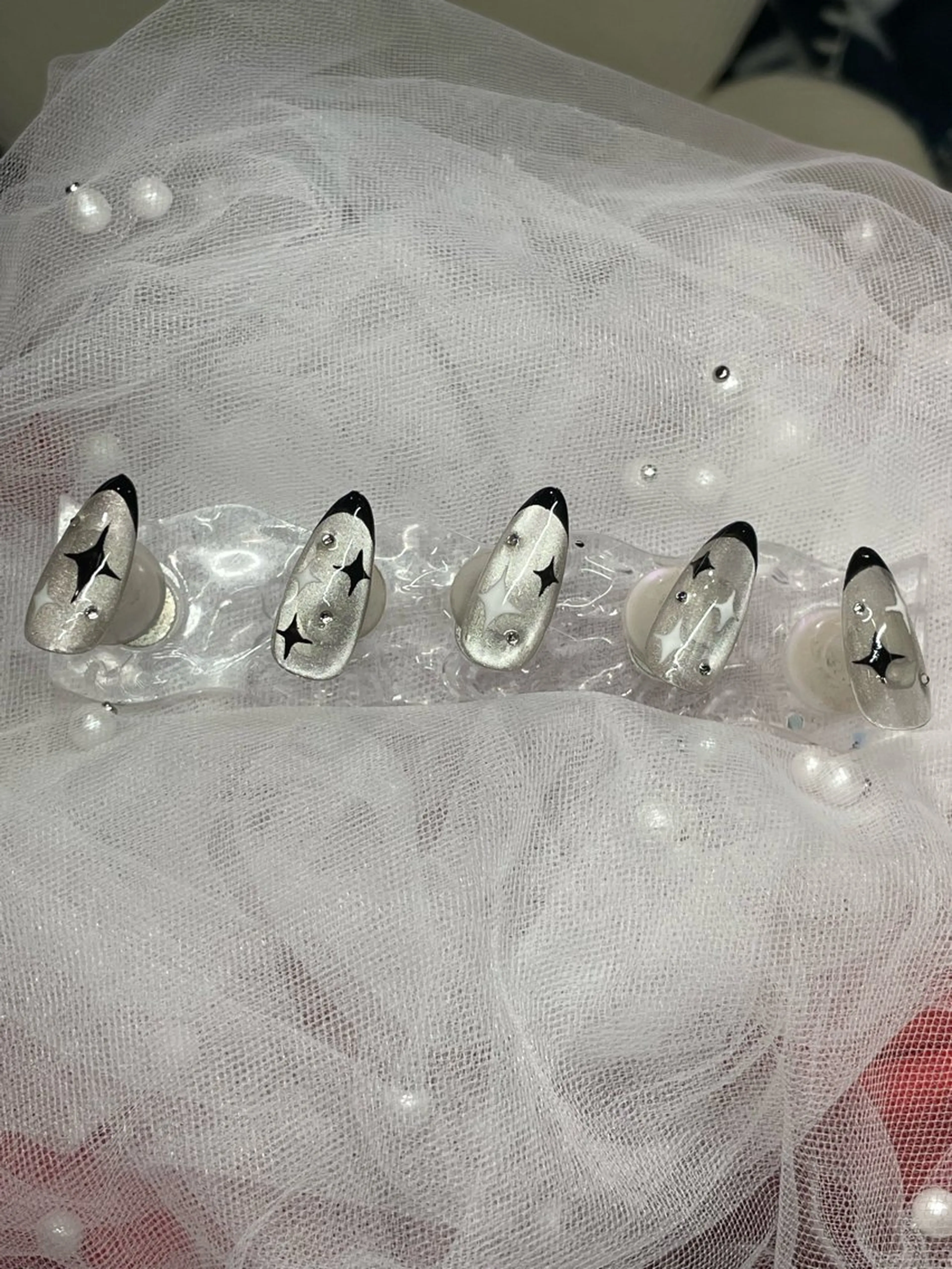 ネイル フレンチネイル マグネットネイル シルバー I-nail Moeのネイルデザイン