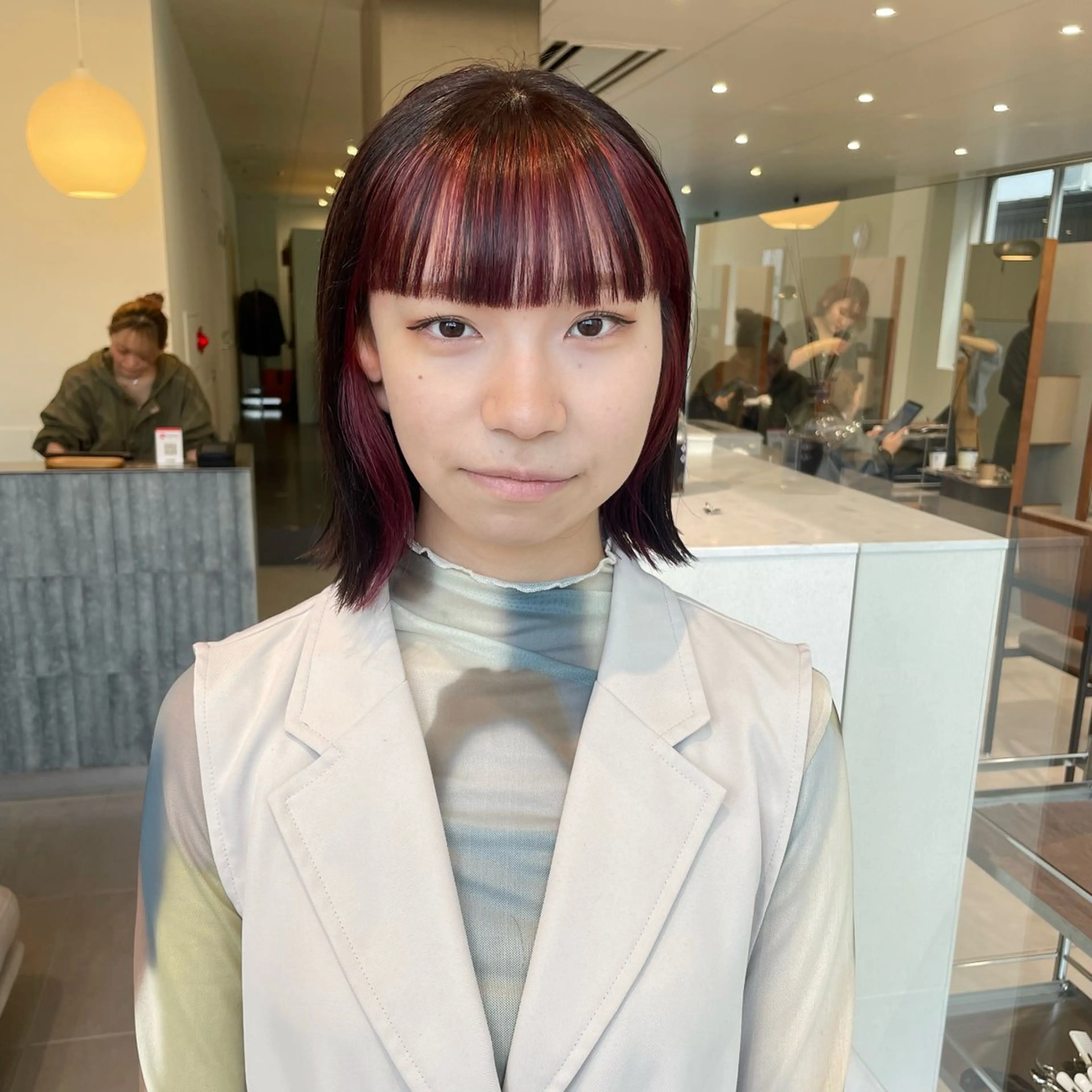 ショート カラー ベージュカラー ブリーチ 透明感カラー ダブルカラー インナーカラー カット ヘアカラー トリートメント ブリーチ/レイヤー 🌻Mutsumiのヘアスタイル