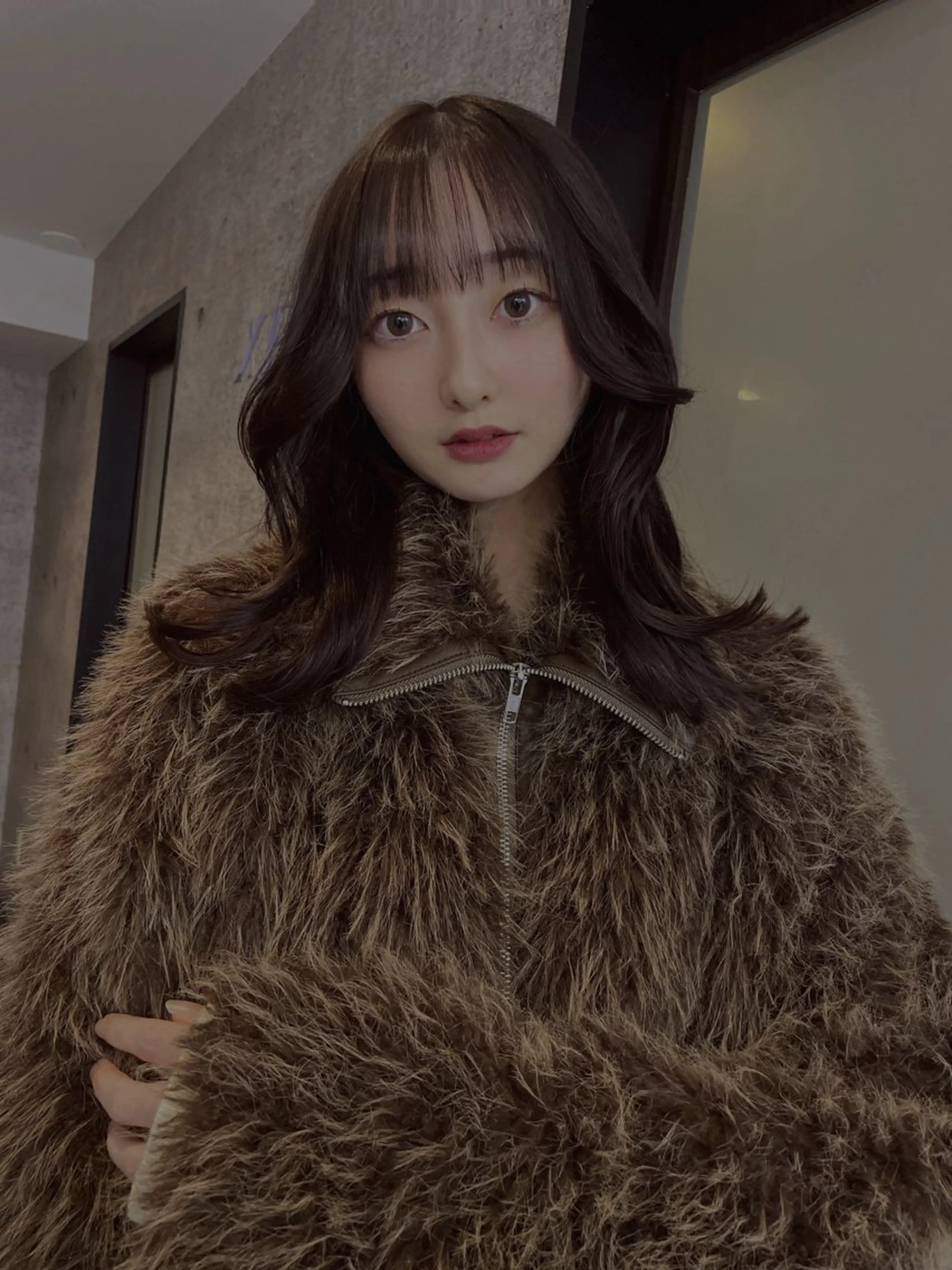 カラー ベージュカラー オリーブベージュ カット XENA YURI ブリーチカラーのヘアスタイル