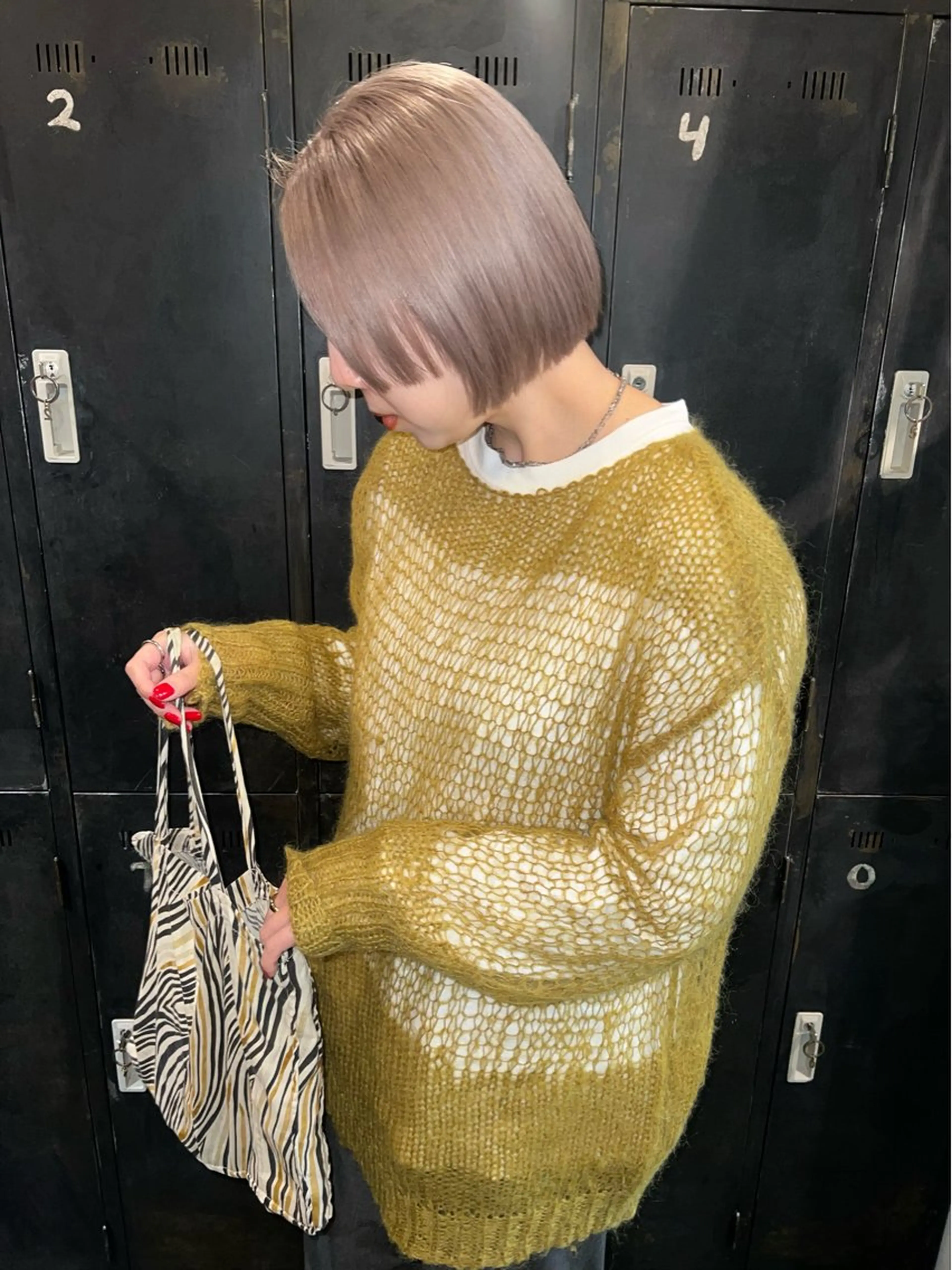 ショート カラー ベージュカラー フォギーベージュ 姫カット ヘアカラー トリートメント ハイトーンカラー🍑 maanaのヘアスタイル