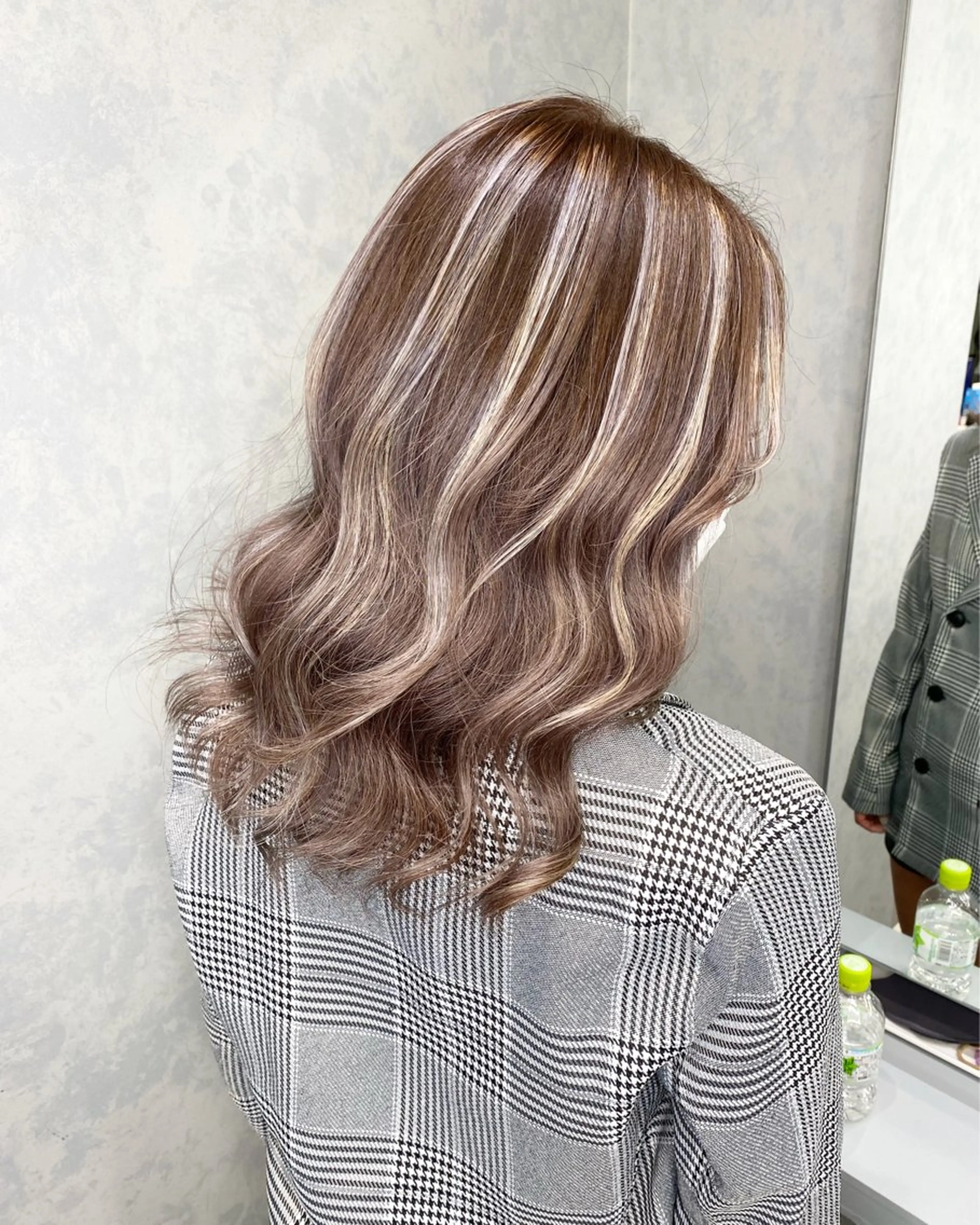 ミディアム ハイライト ヘアサロンelyts 表参道店のヘアスタイル