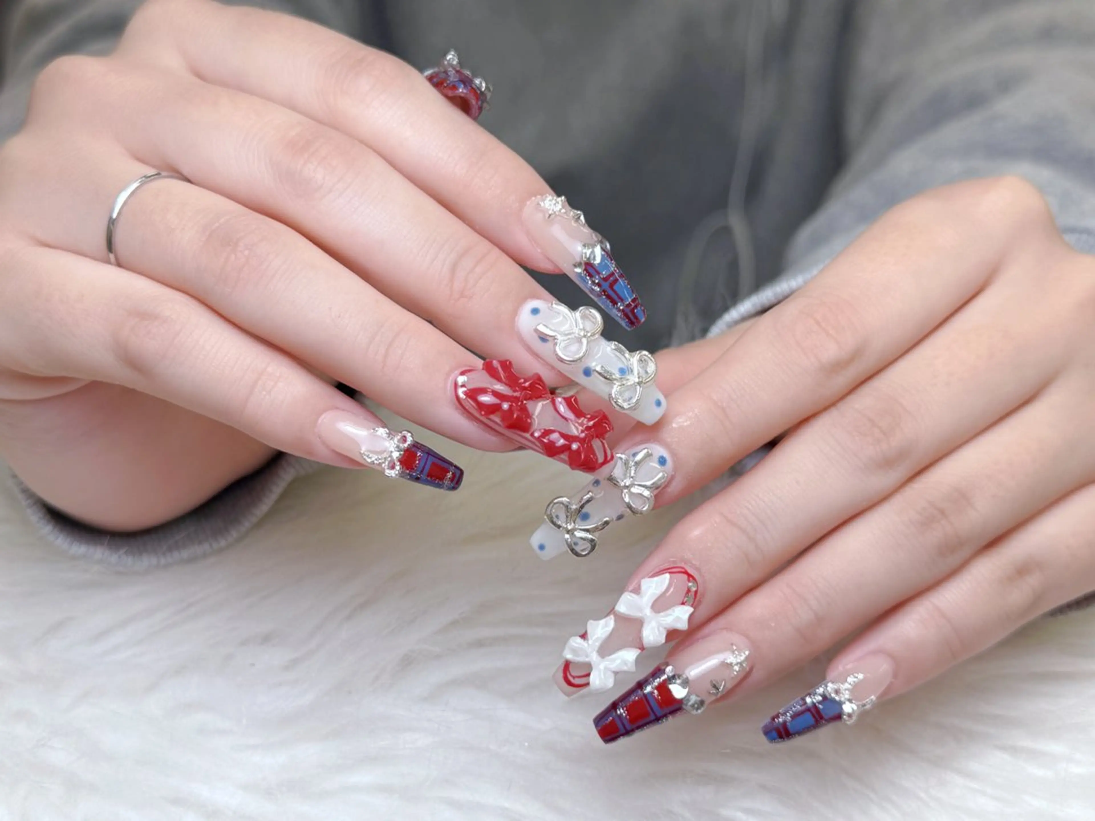 ネイル アートネイル 成人式 ネイルチップ 冬ネイル クリスマス ハンドネイル Jenn Nail_ ヘビのネイルデザイン