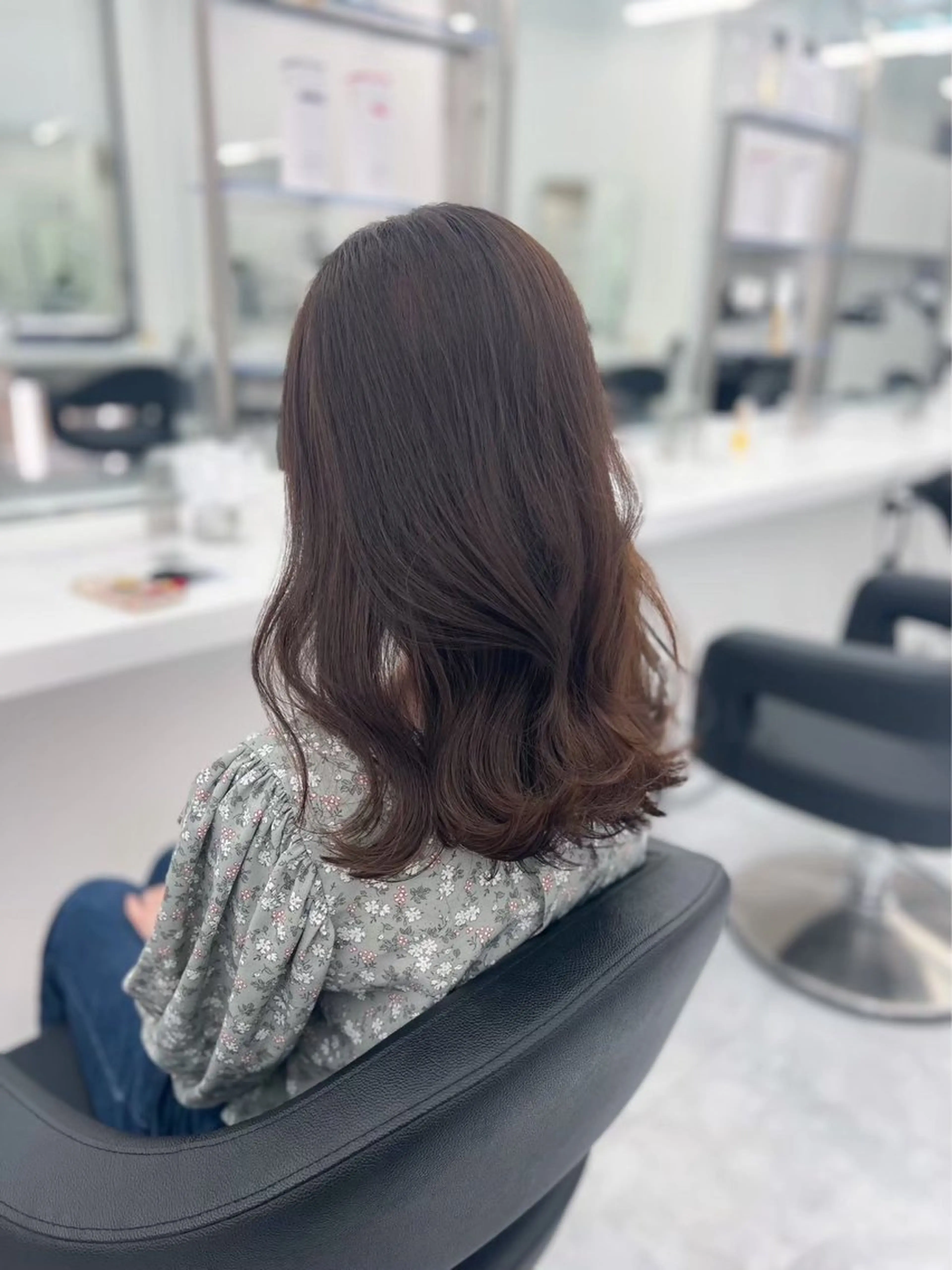 ロング チョコレートブラウン 髪質改善 トリートメント ヘアカラー 大人上品🤍明るめ ベージュ🤍REOのヘアスタイル