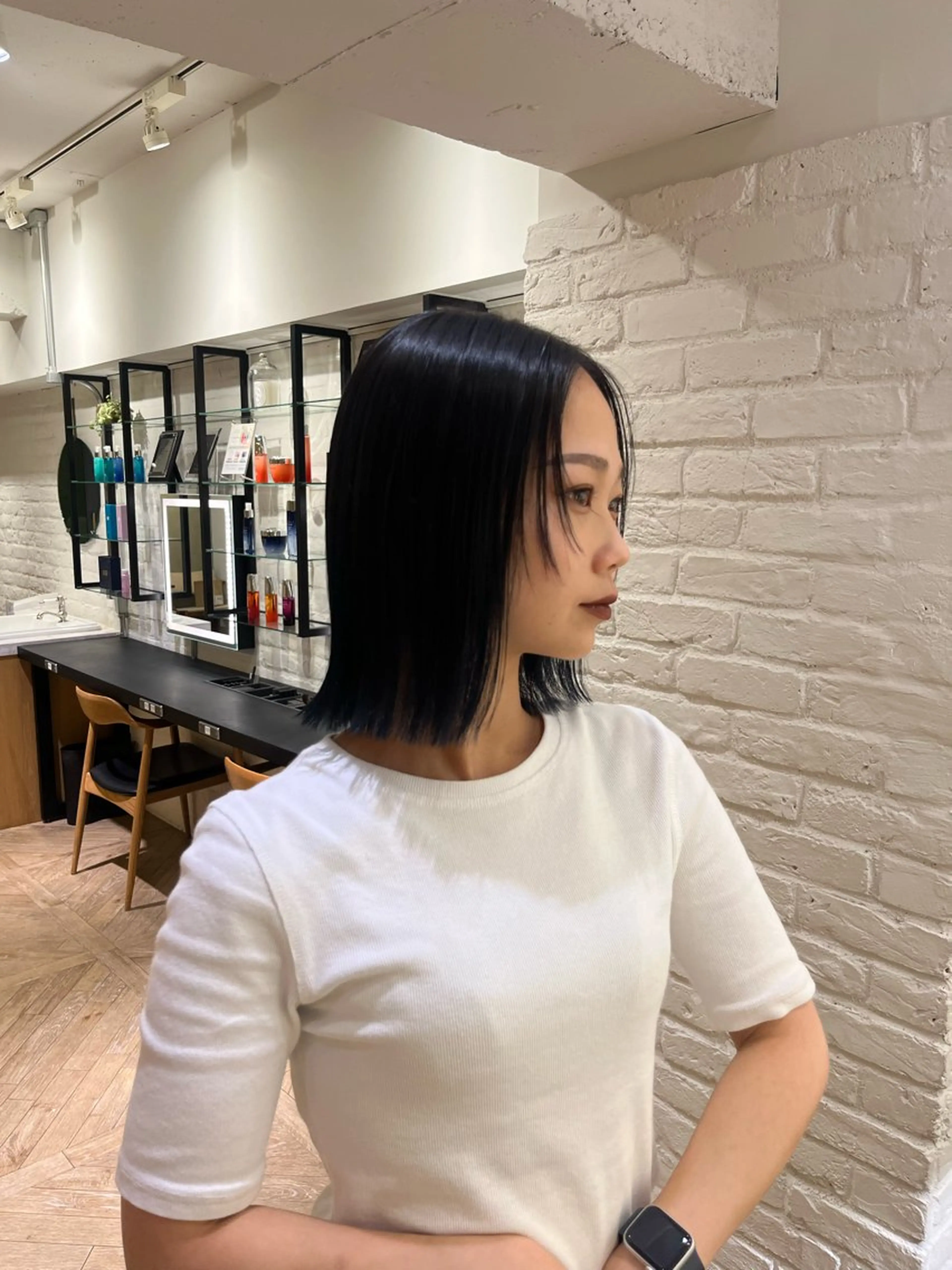 ショート カラー 黒髪 ブルーカラー ブルーブラック グラデーションカラー ヘアカラー カットモデルレイヤー 暖色カラー モカ🎶のヘアスタイル