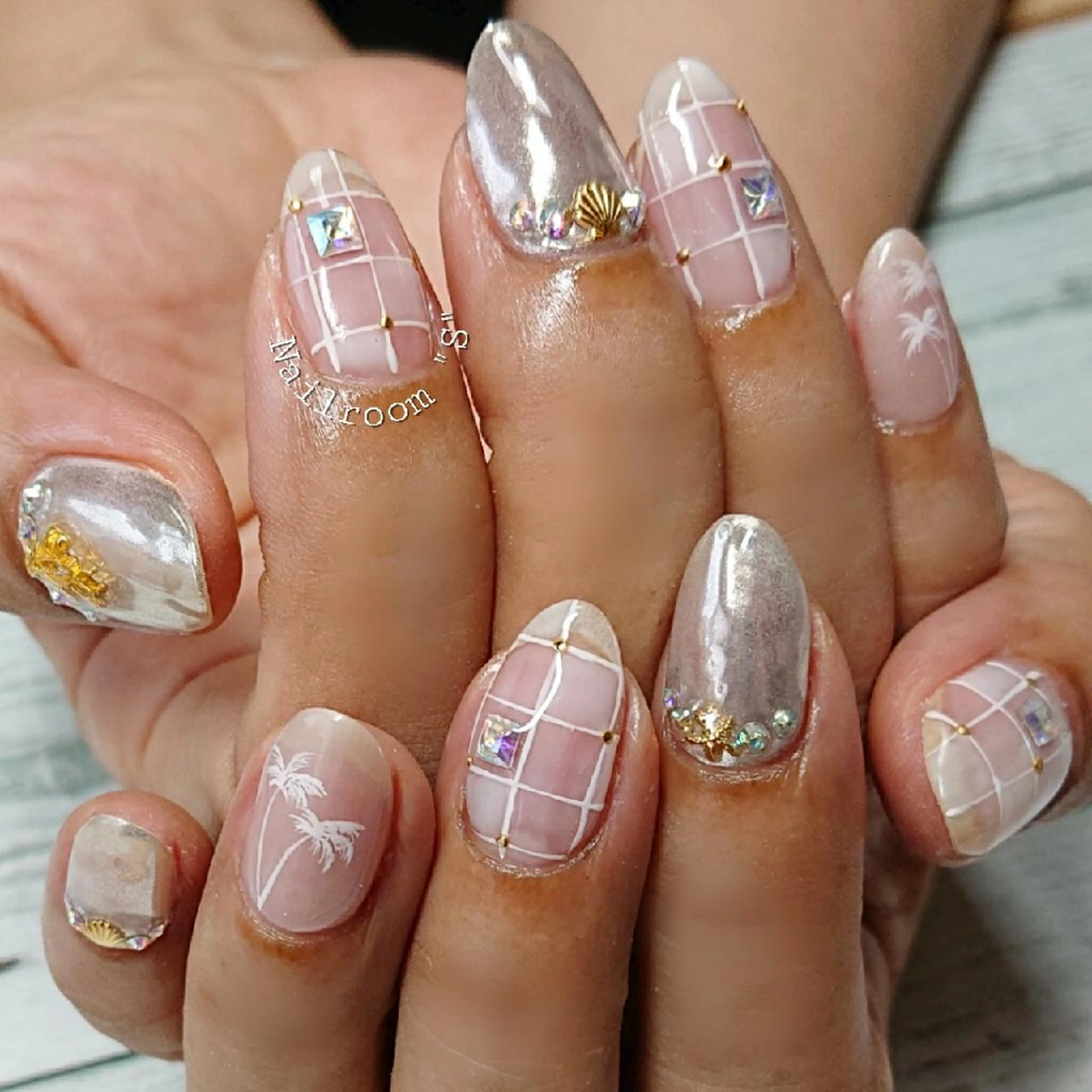 ネイル ホワイト ハンドネイル ハンドケア Nail room  "S"  SAKAIのネイルデザイン