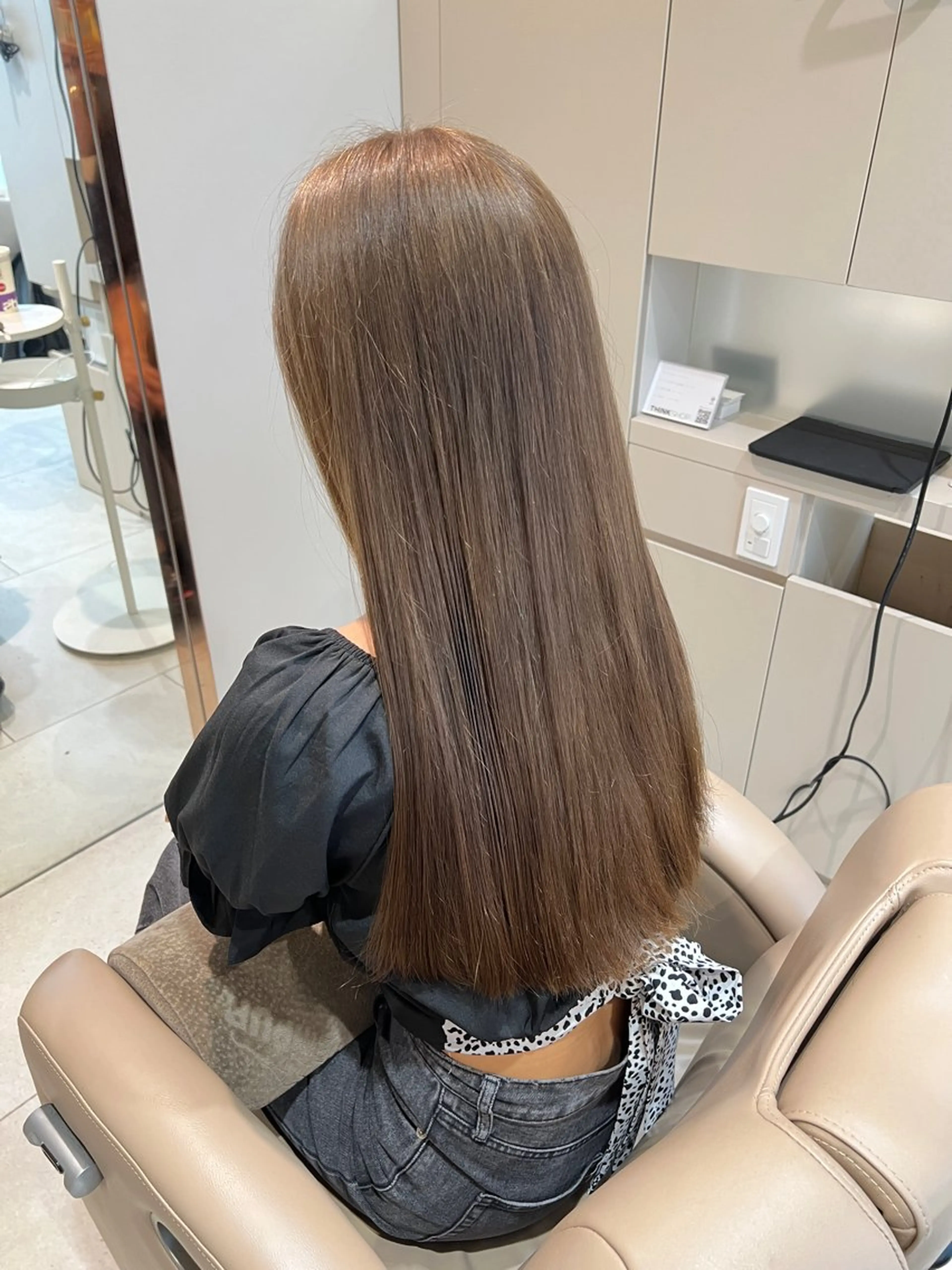 ロング カラー ベージュカラー ミルクティーベージュ ノイシキ サキのヘアスタイル