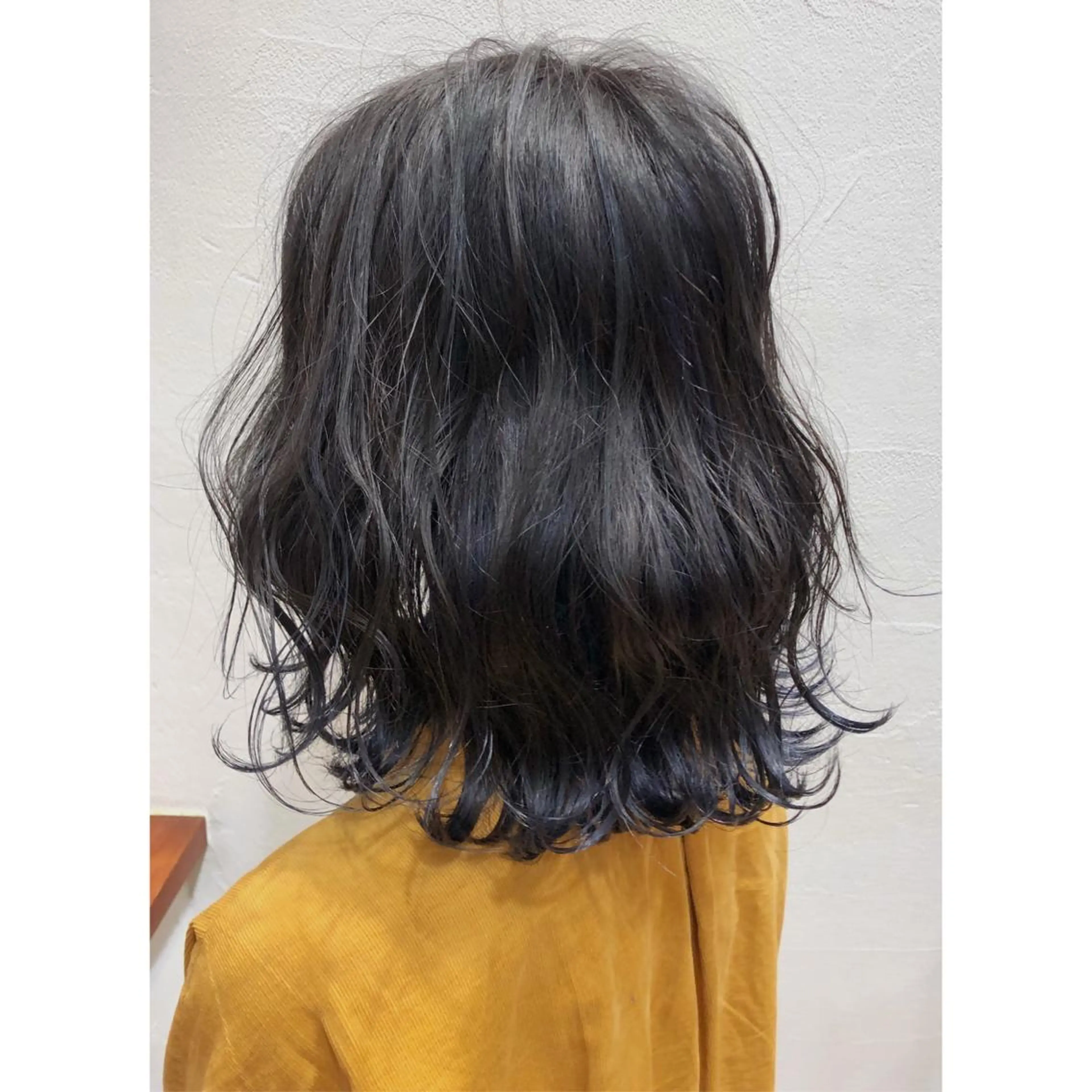 ミディアム カラー アッシュ ネイビーカラー カットが得意 🫧ショートボブ🫧のヘアスタイル