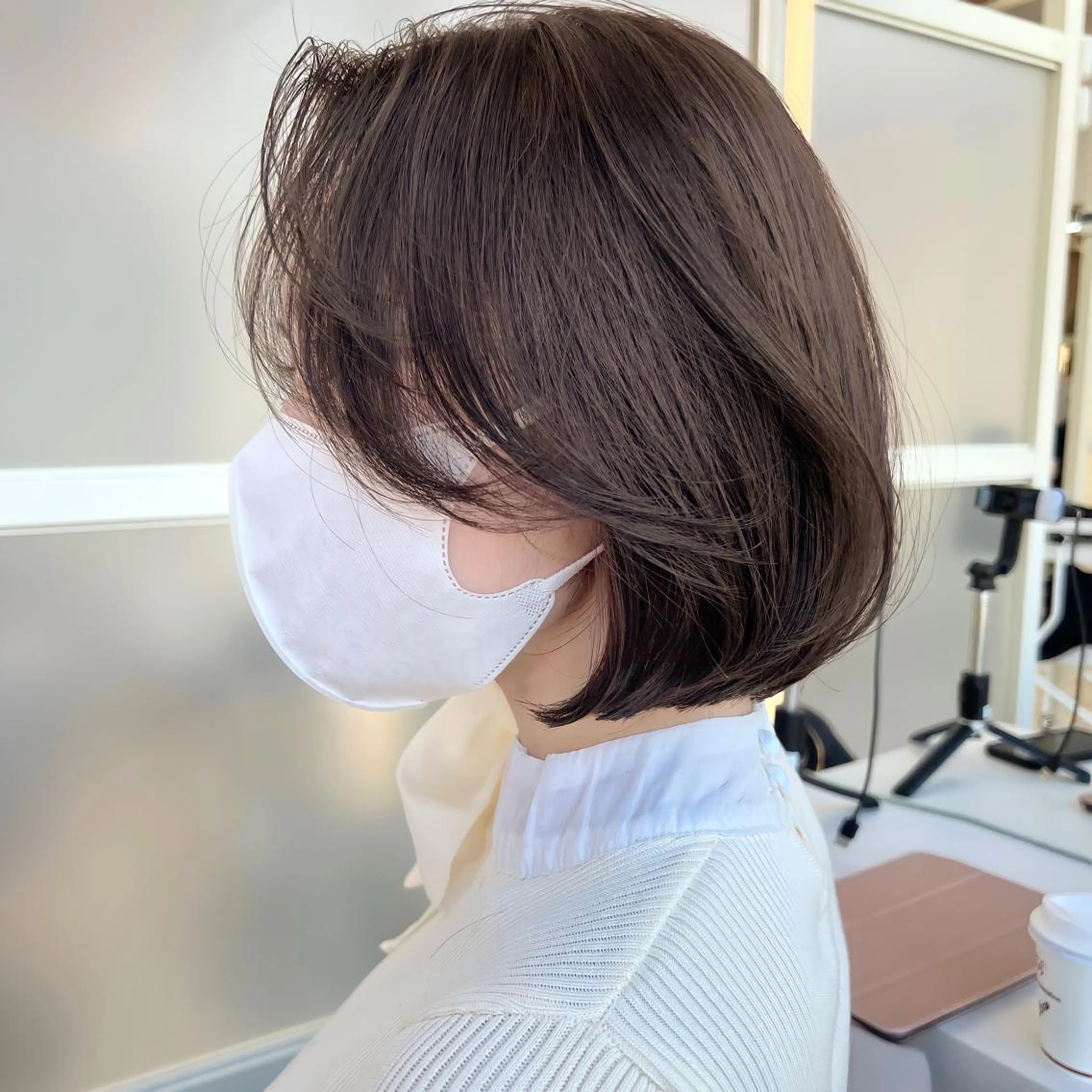 ショート カラー ベージュカラー グレージュ ボブ くびれヘア くせ毛 ヘアカラー トリートメント ニュアンスレイヤー ハイトーンカラーのヘアスタイル