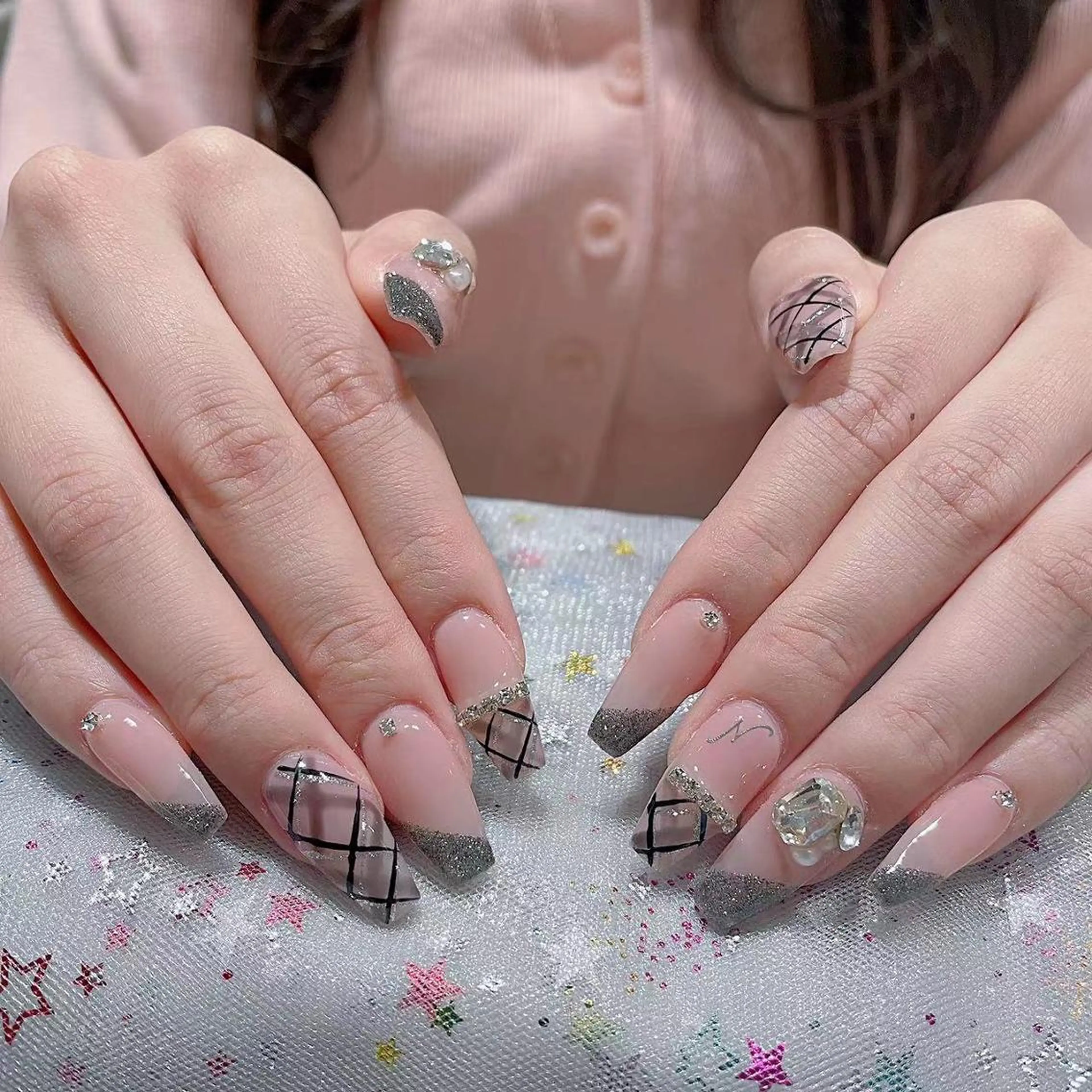 ネイル アートネイル 長さ出し ネイルチップ Queens テイのネイルデザイン
