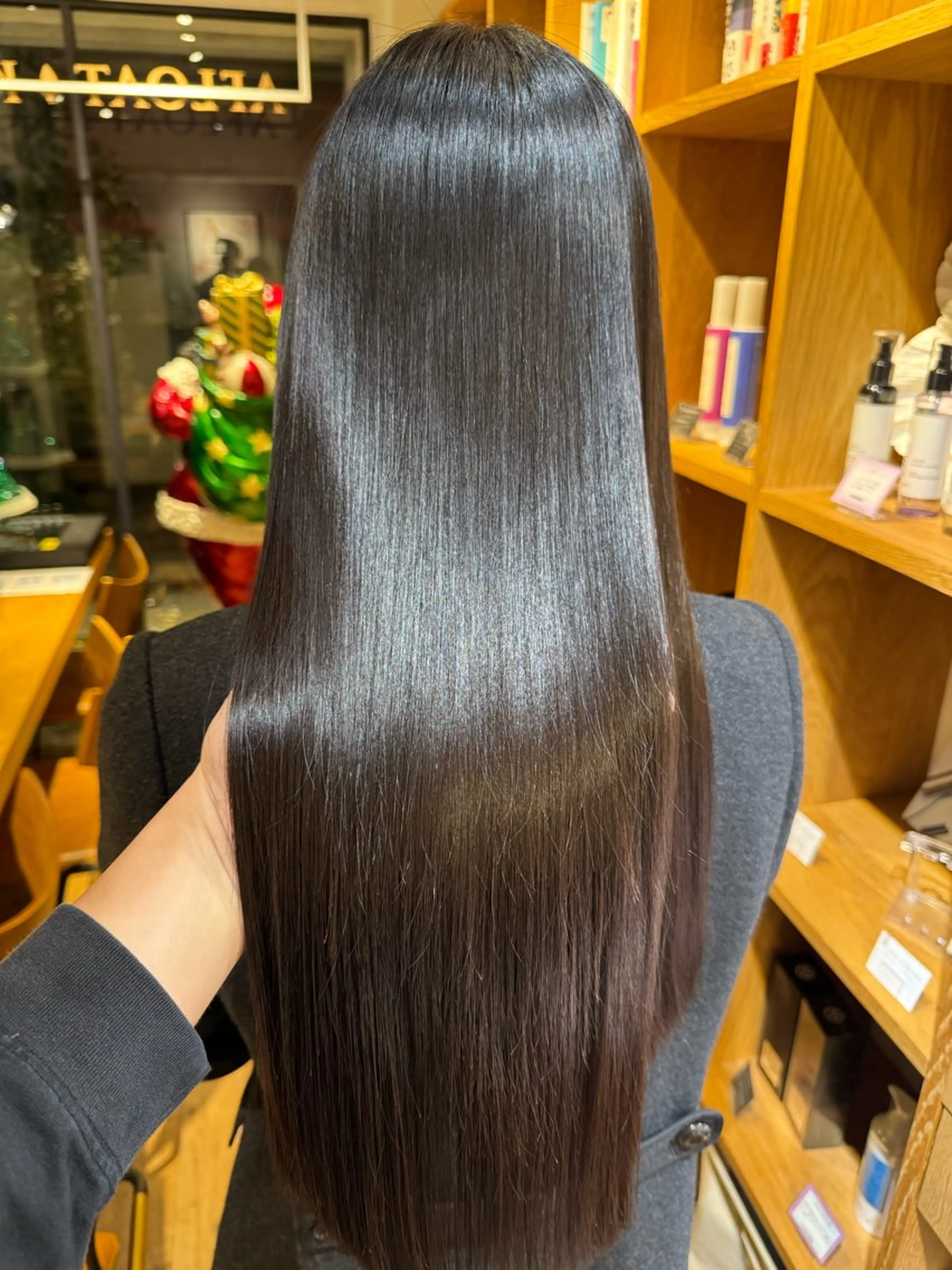 セミロング カット 縮毛矯正 トリートメント afloatkobe所属・美髪/髪質改善 川口凌弥のヘアスタイル