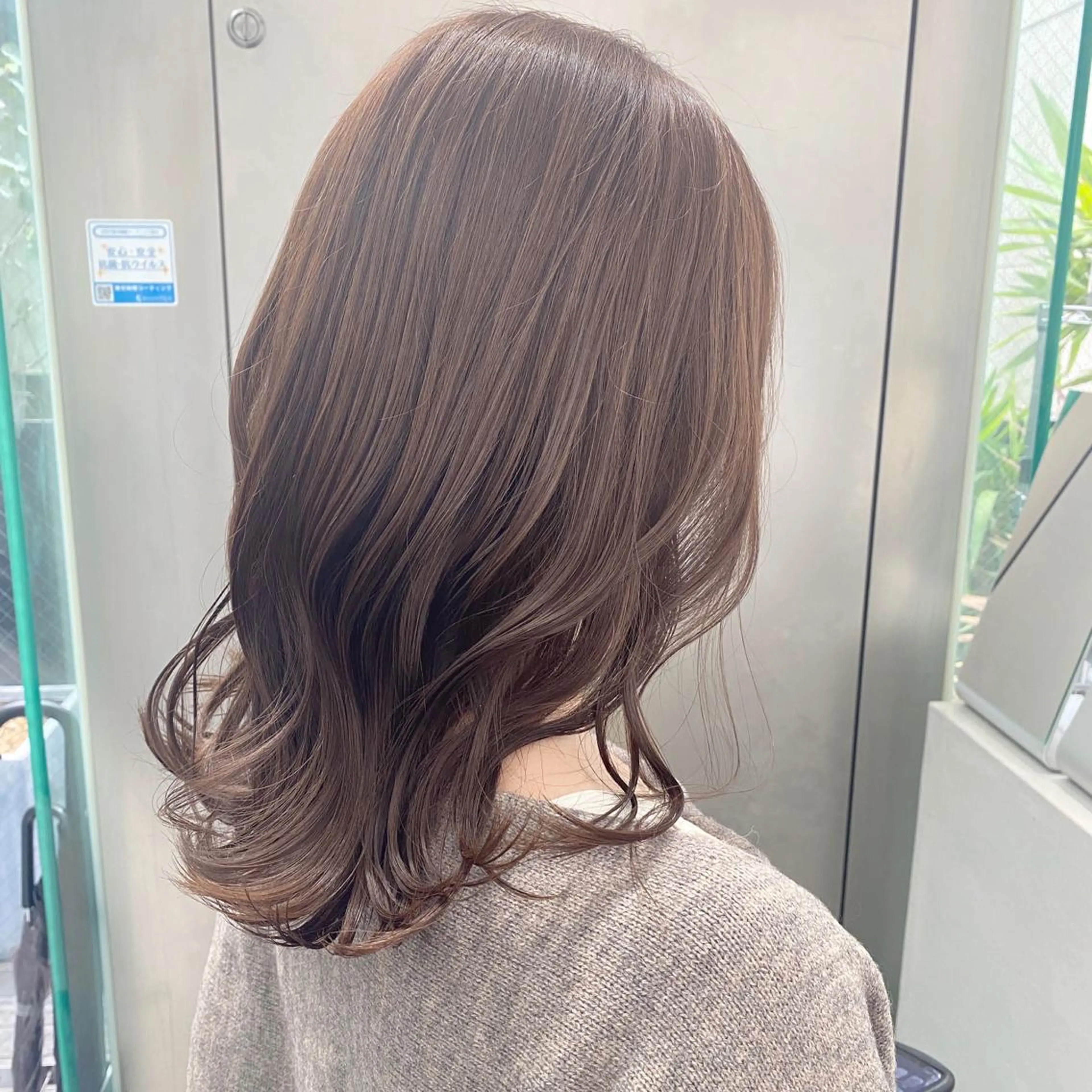 ミディアム カラー ブラウンカラー ハイライトカラー モカブラウン ハイライト とびまつ /ショート/脱白髪染のヘアスタイル