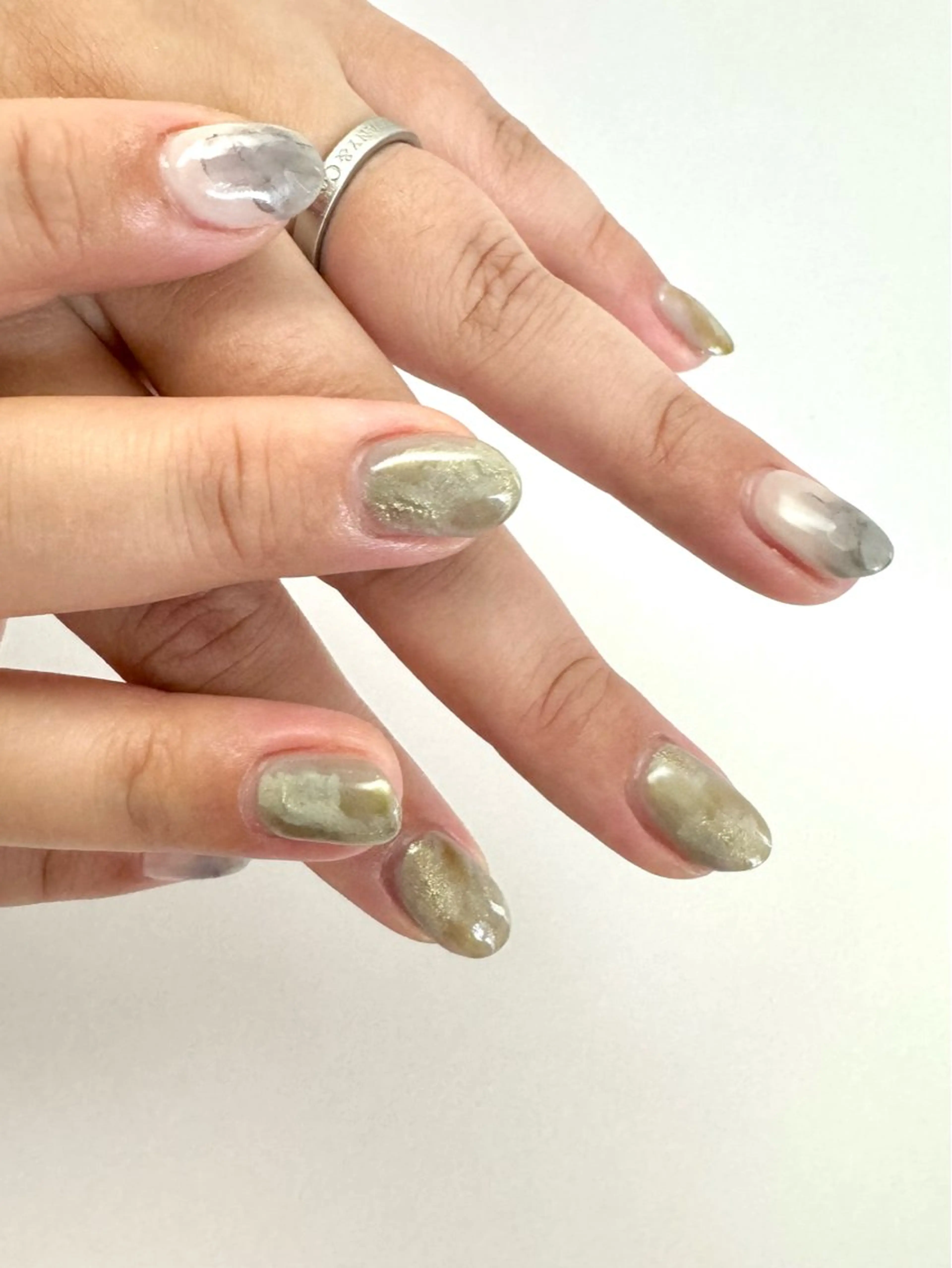 ネイル ニュアンスネイル 夏ネイル ハンドネイル ハンドケア 【nail】 Uzuka🌙のネイルデザイン
