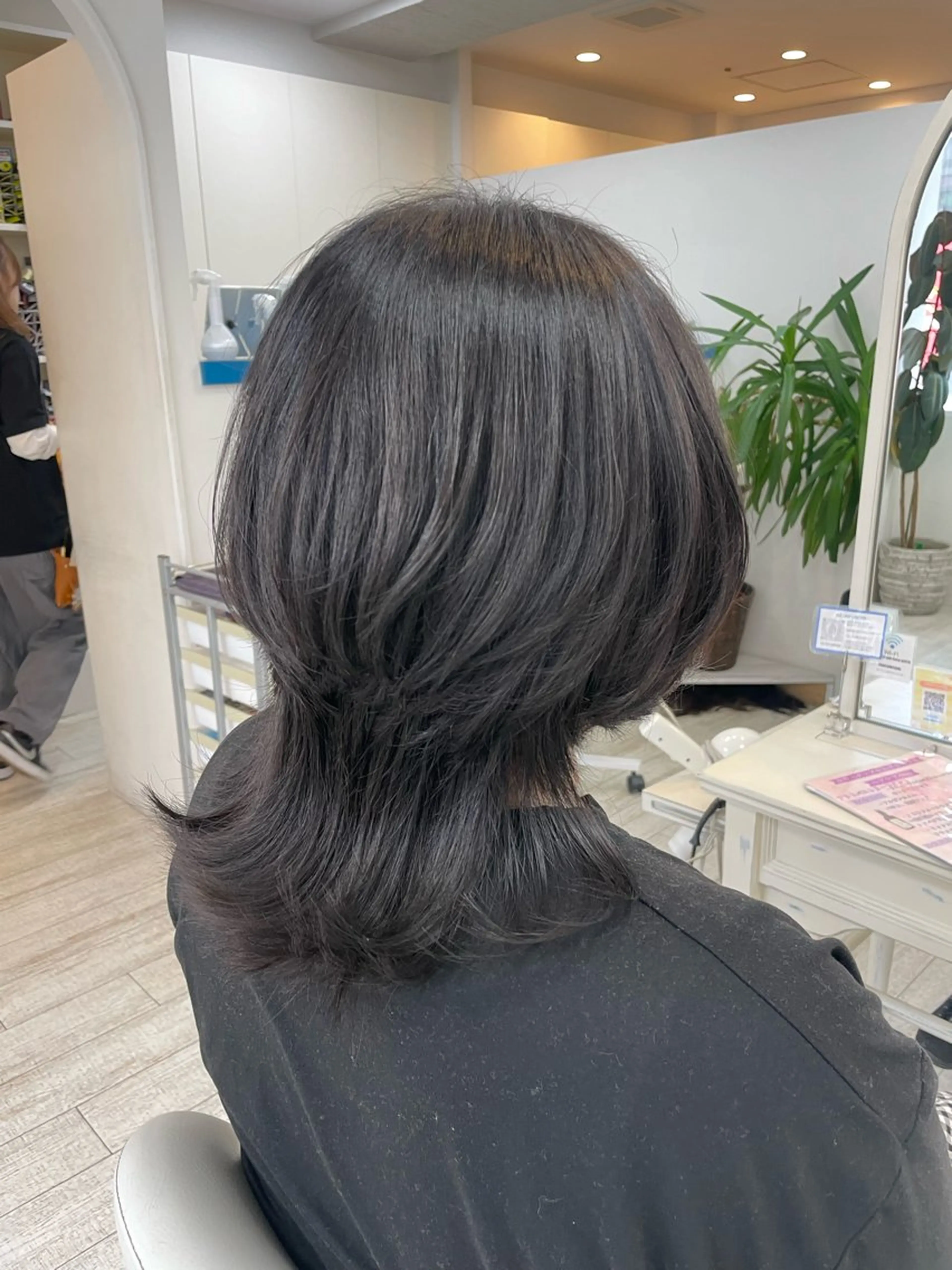 ミディアム カット 縮毛矯正 新籾 尚哉のヘアスタイル