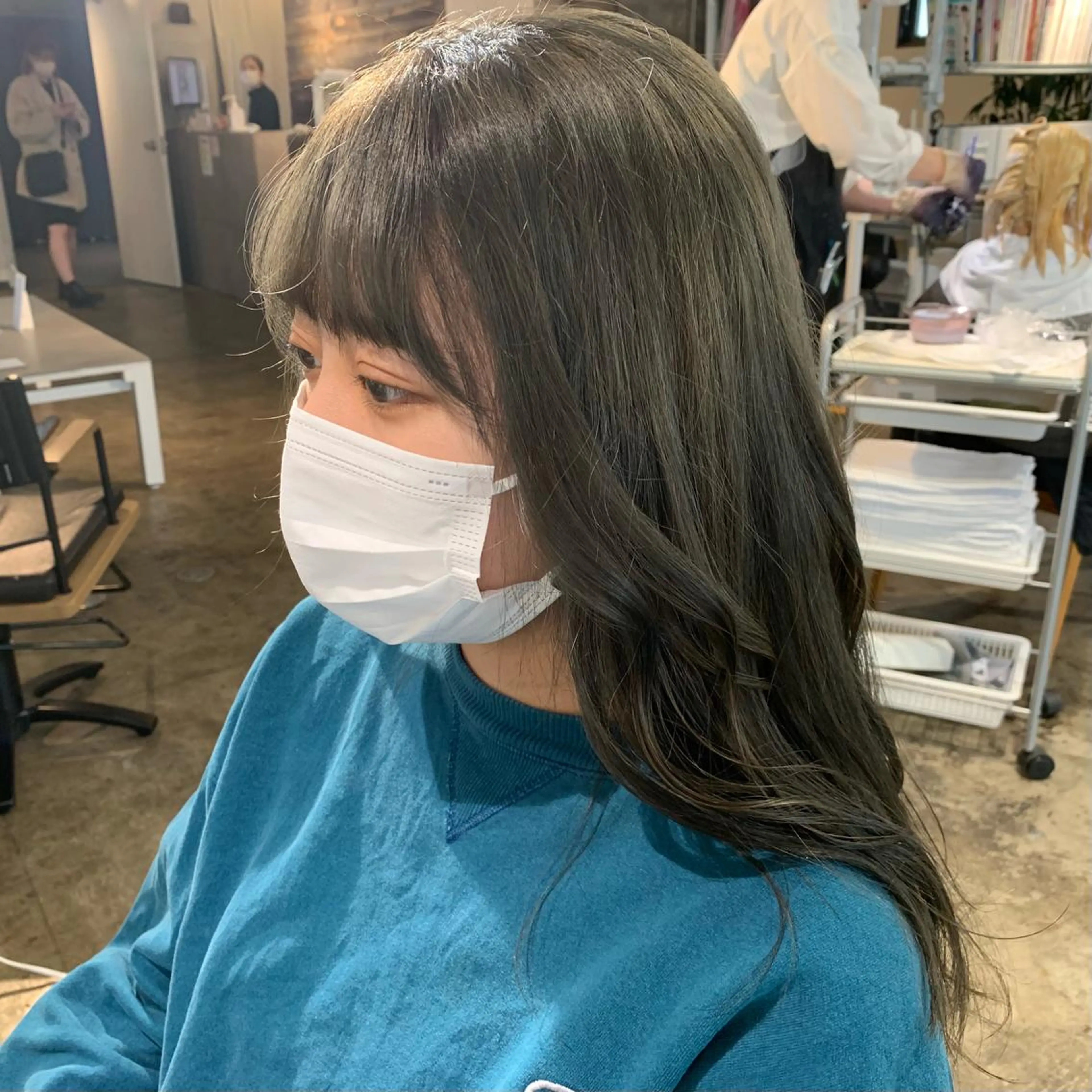 ロング カラー グレージュ オリーブグレージュ オリーブグレー ヘアカラー トリートメント ✅ケアブリーチ✅ トヨオカ ノブヒデのヘアスタイル