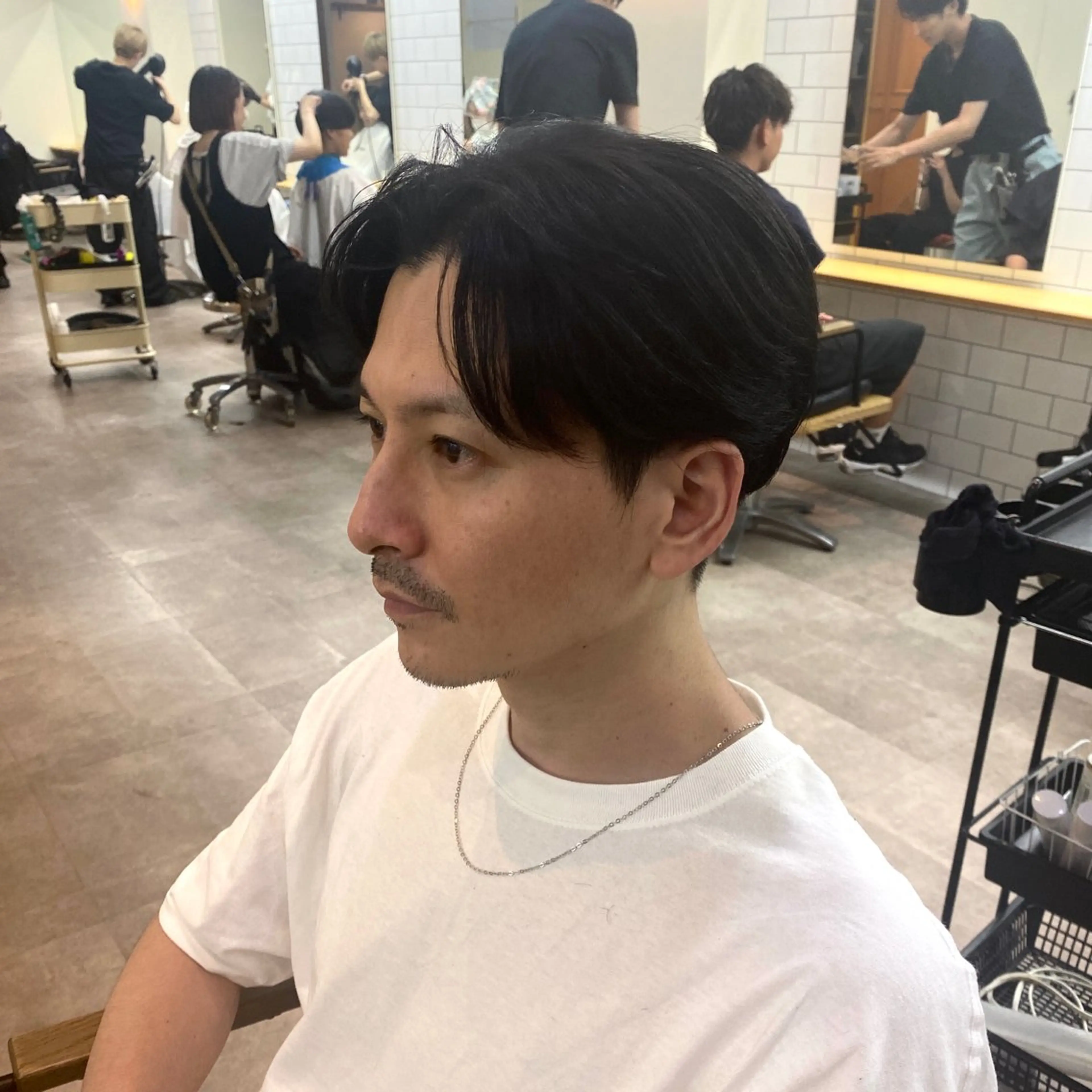 メンズ センターパート カット オリーブカラー🫒 透明感カラーMAOのヘアスタイル