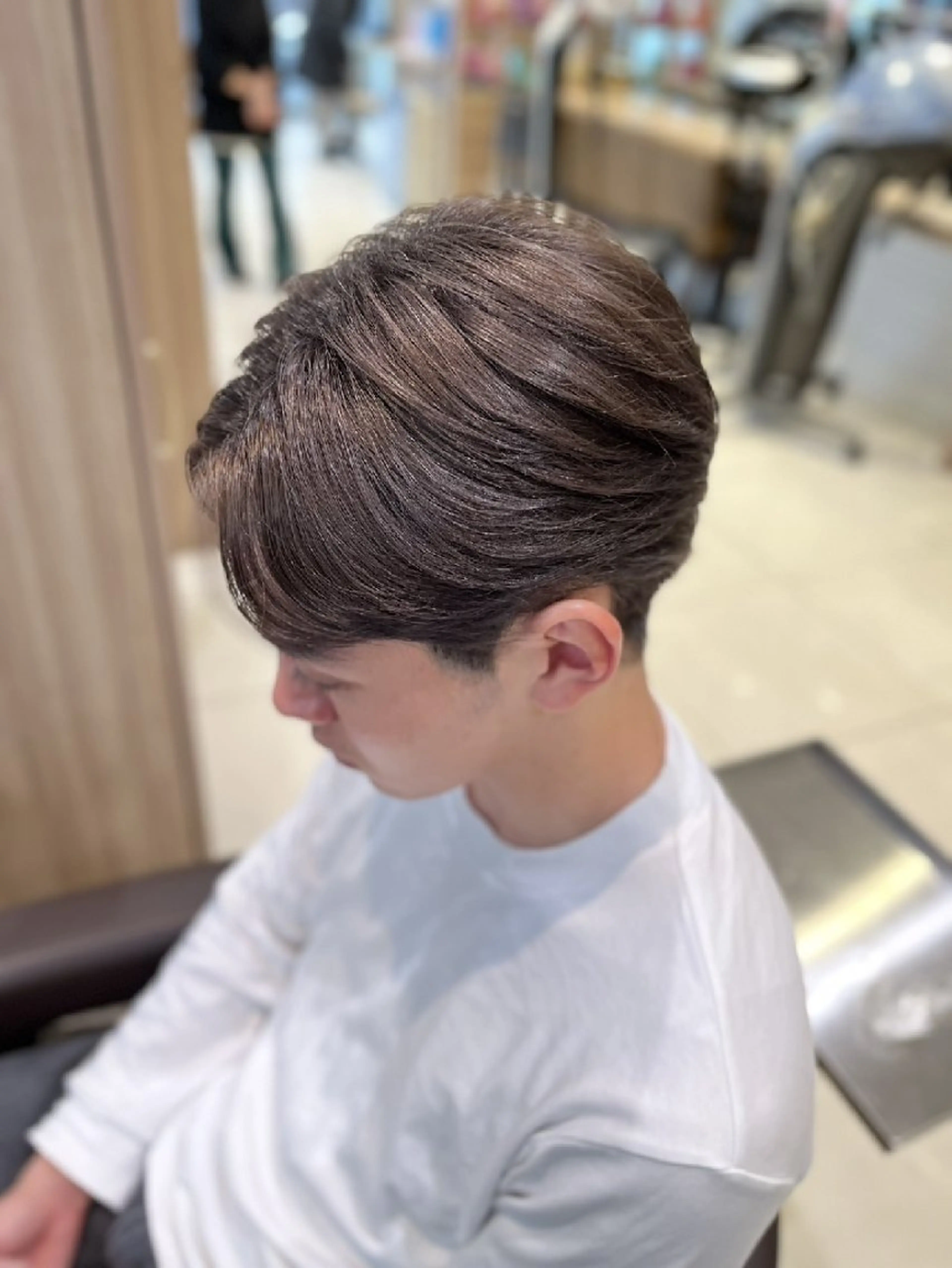 メンズ パーマ メンズブリーチ センターパート フェードカット フェザーパーマ マッシュ 稲次 結人のヘアスタイル