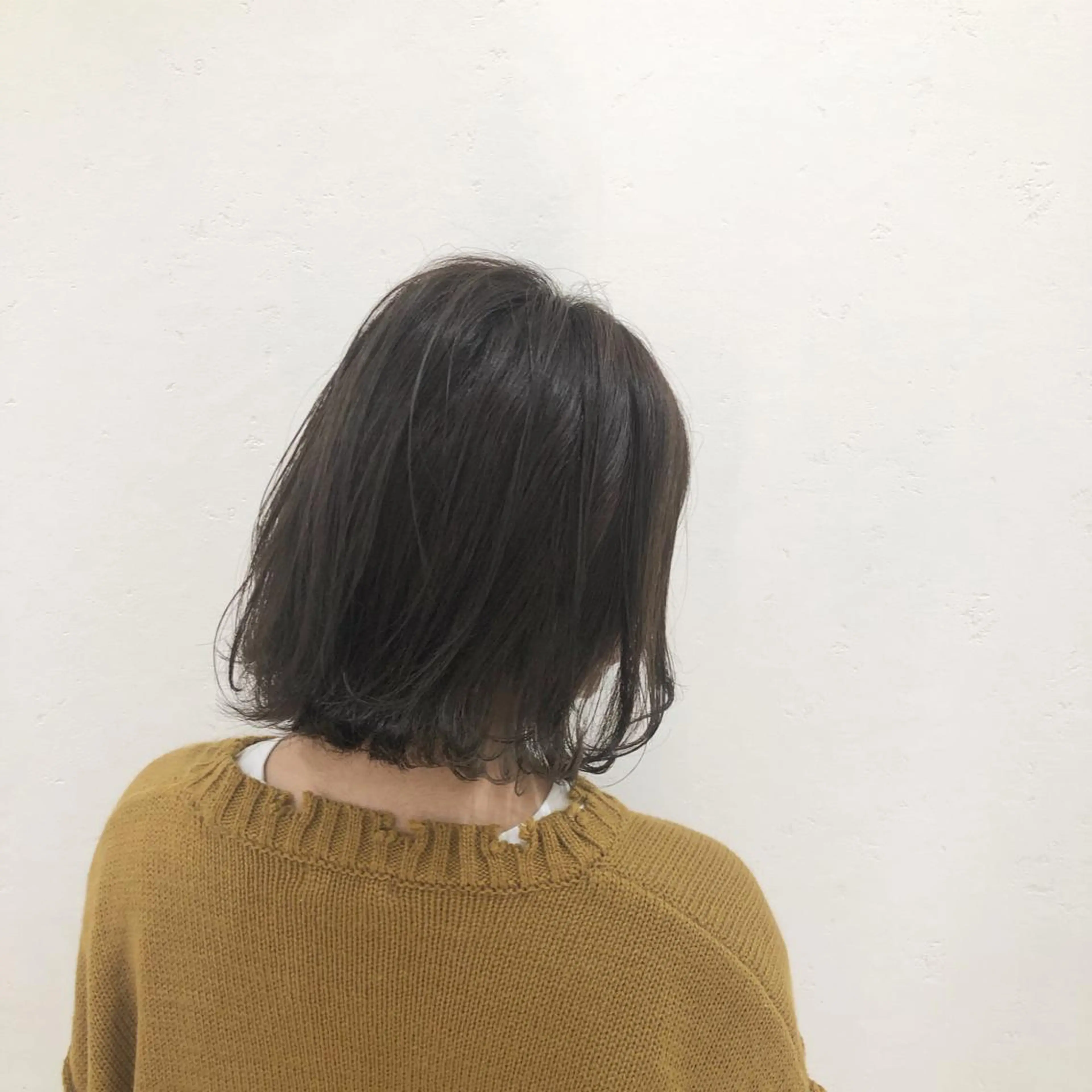 ショート カラー グレージュ カット ヘアカラー トリートメント 透け感カラー🫧 加納トモヒロのヘアスタイル