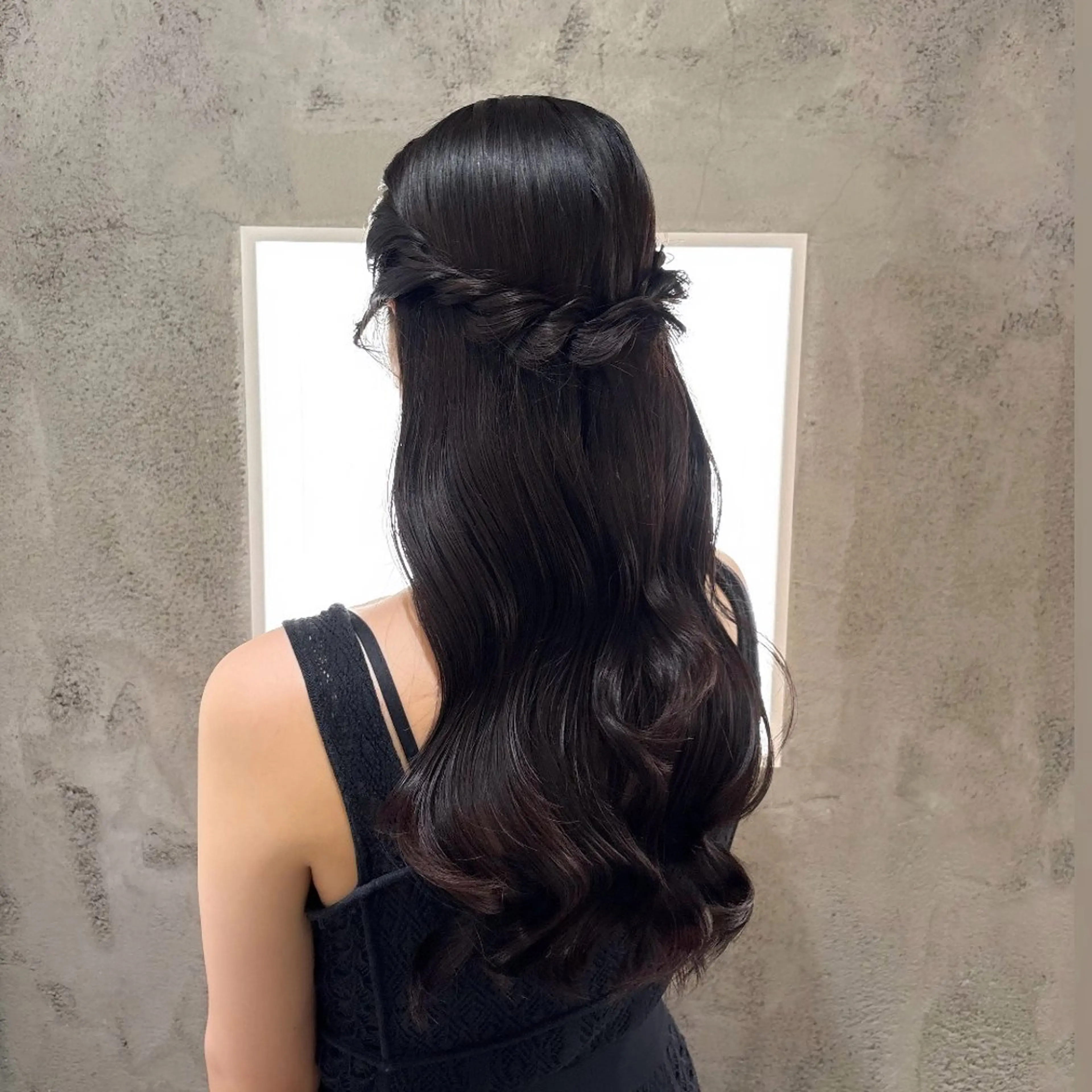 ロング ヘアアレンジ ハーフアップ ヘアセット 縮毛矯正/お呼ばれ ヘア/ヘアメ｜あまにのヘアスタイル