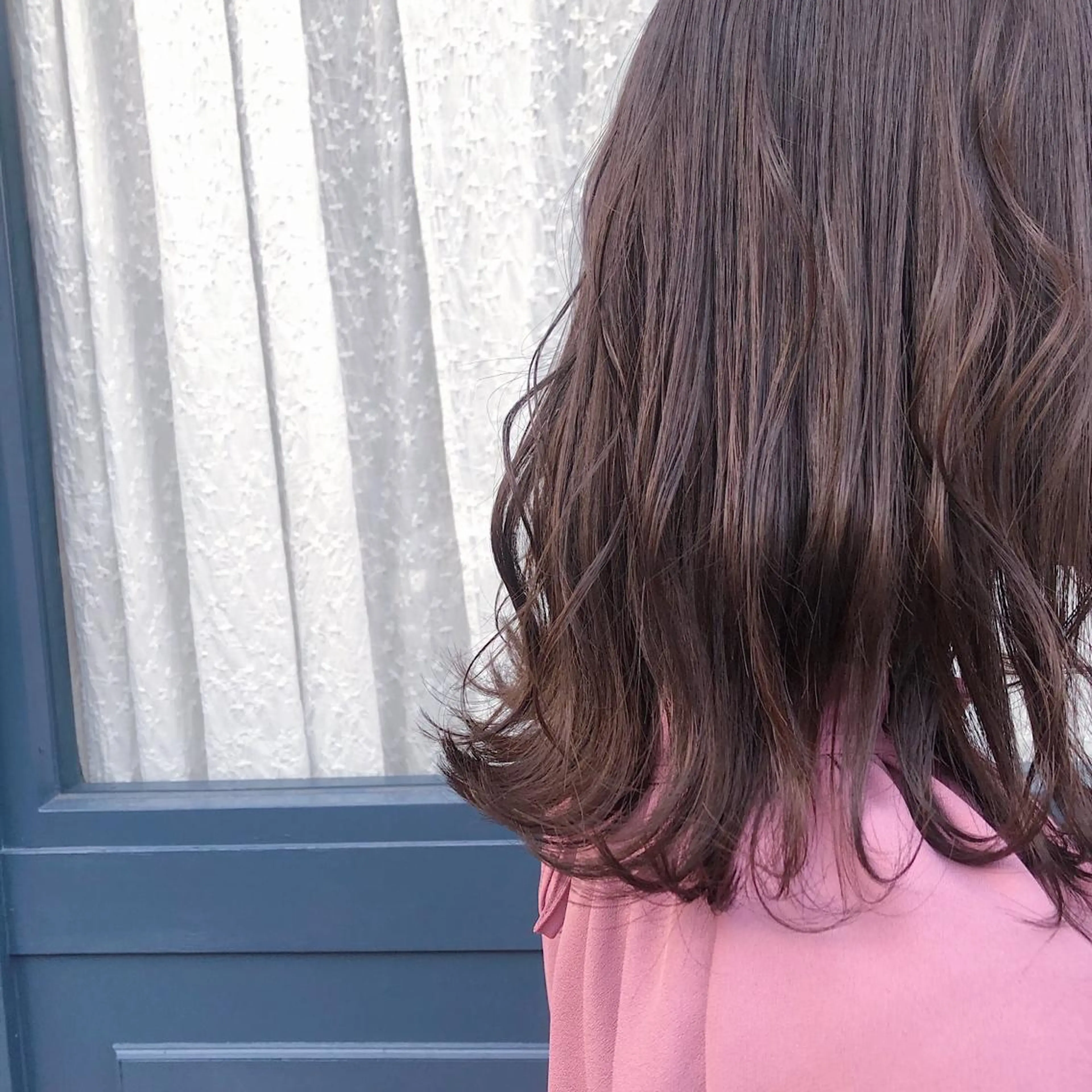 ミディアム カラー 西垣 佳苗のヘアスタイル