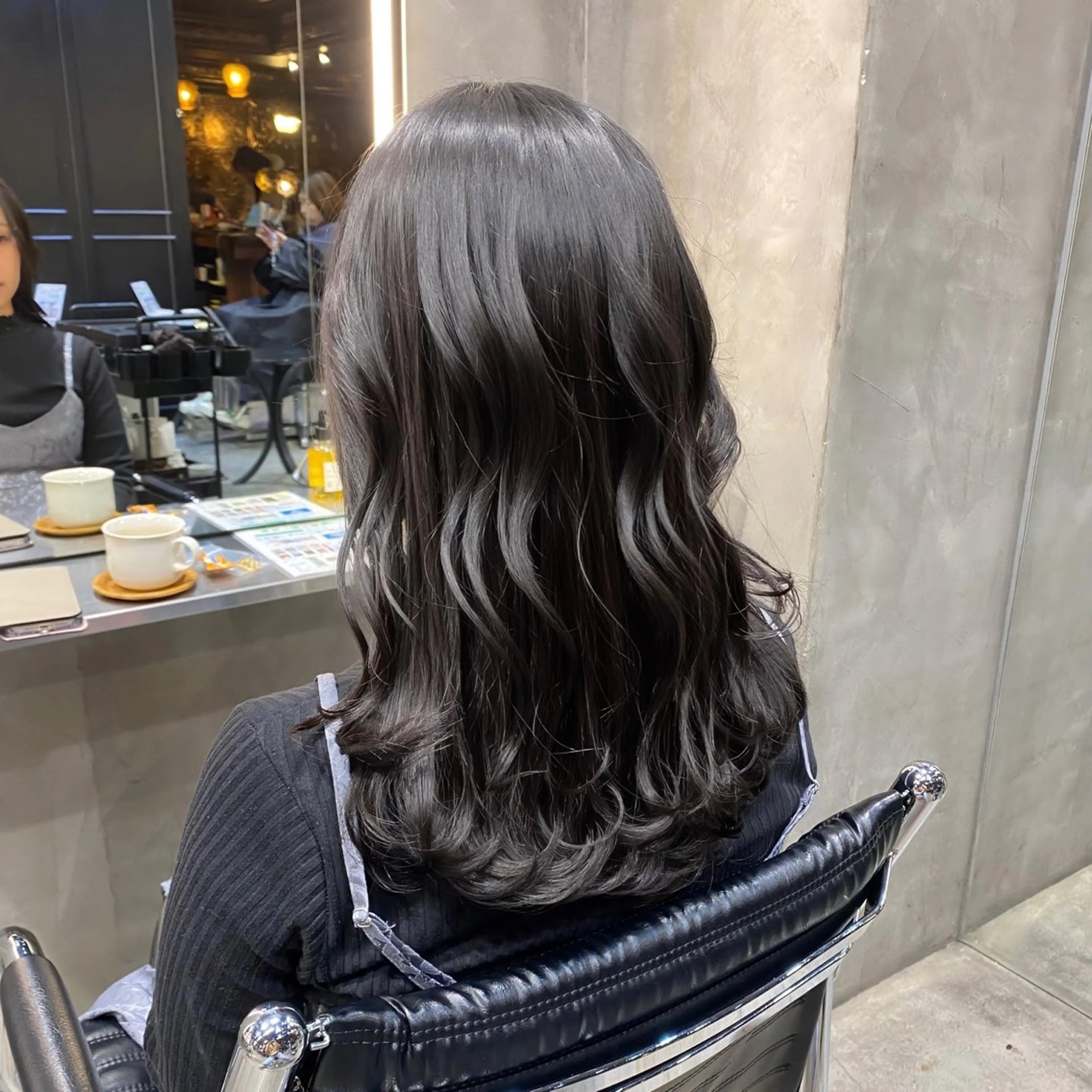 カラー 黒髪 ブルーカラー ブルーブラック カット ヘアカラー トリートメント ブリーチなしダブル カラー🧸🐺陽介のヘアスタイル