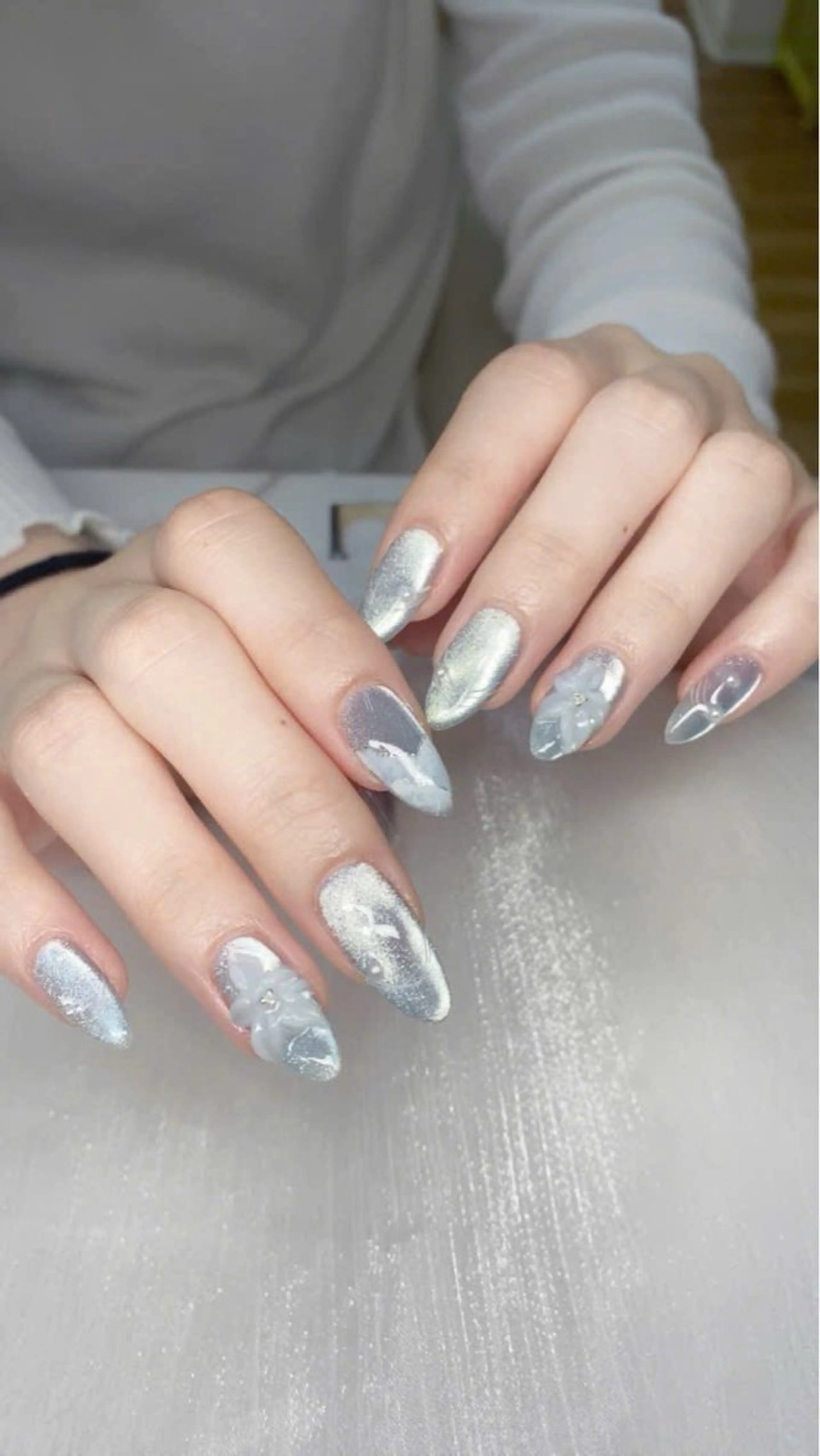 ネイル フレンチネイル グラデーション キラキラネイル 韓国ネイル マグネットネイル ハンドネイル ハンドケア Hara Nail 【パラジェル】のネイルデザイン