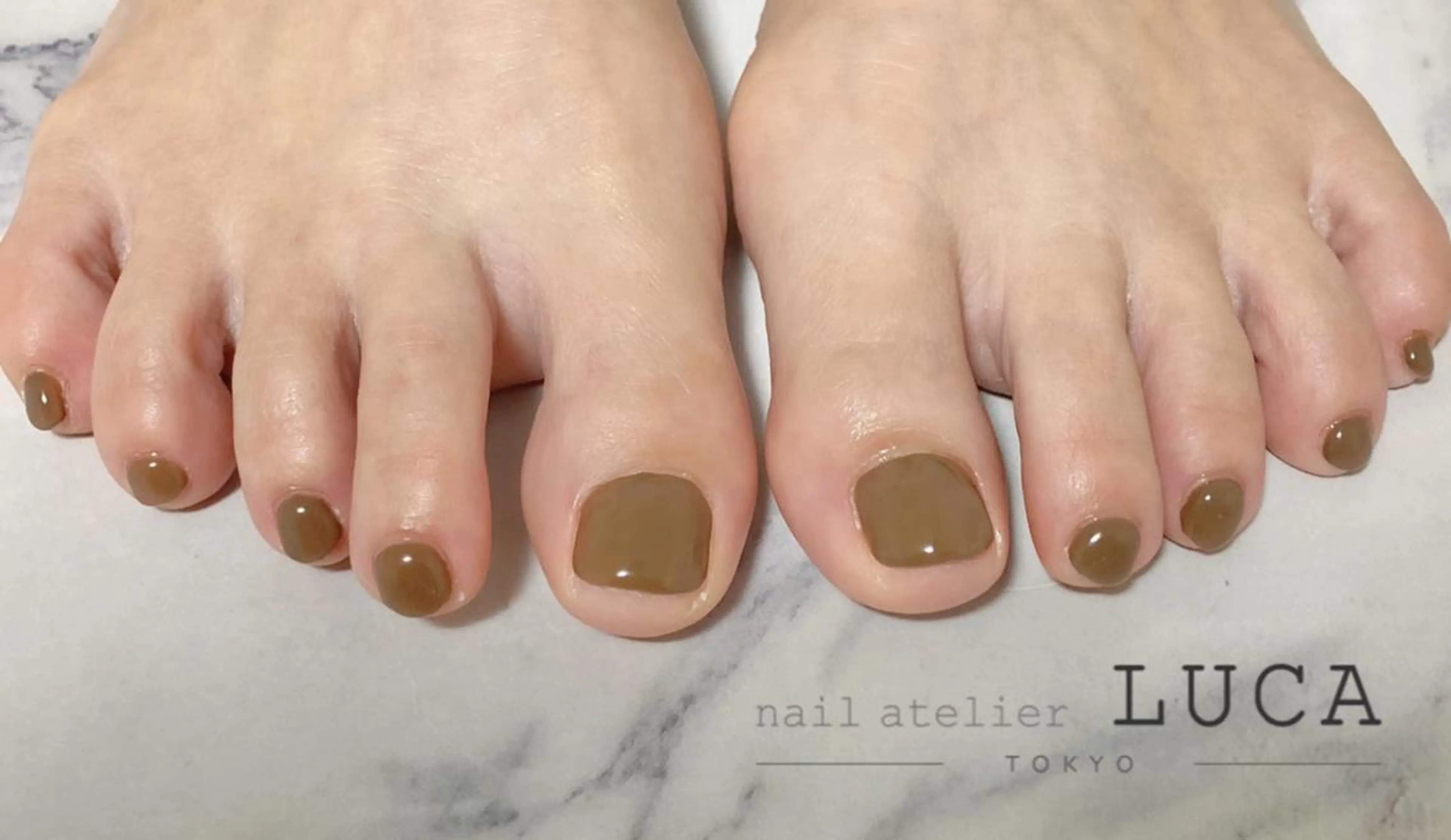 ネイル フットネイル ジェルネイル ワンカラーネイル パラジェル ネイルアトリエルカ スタッフのネイルデザイン