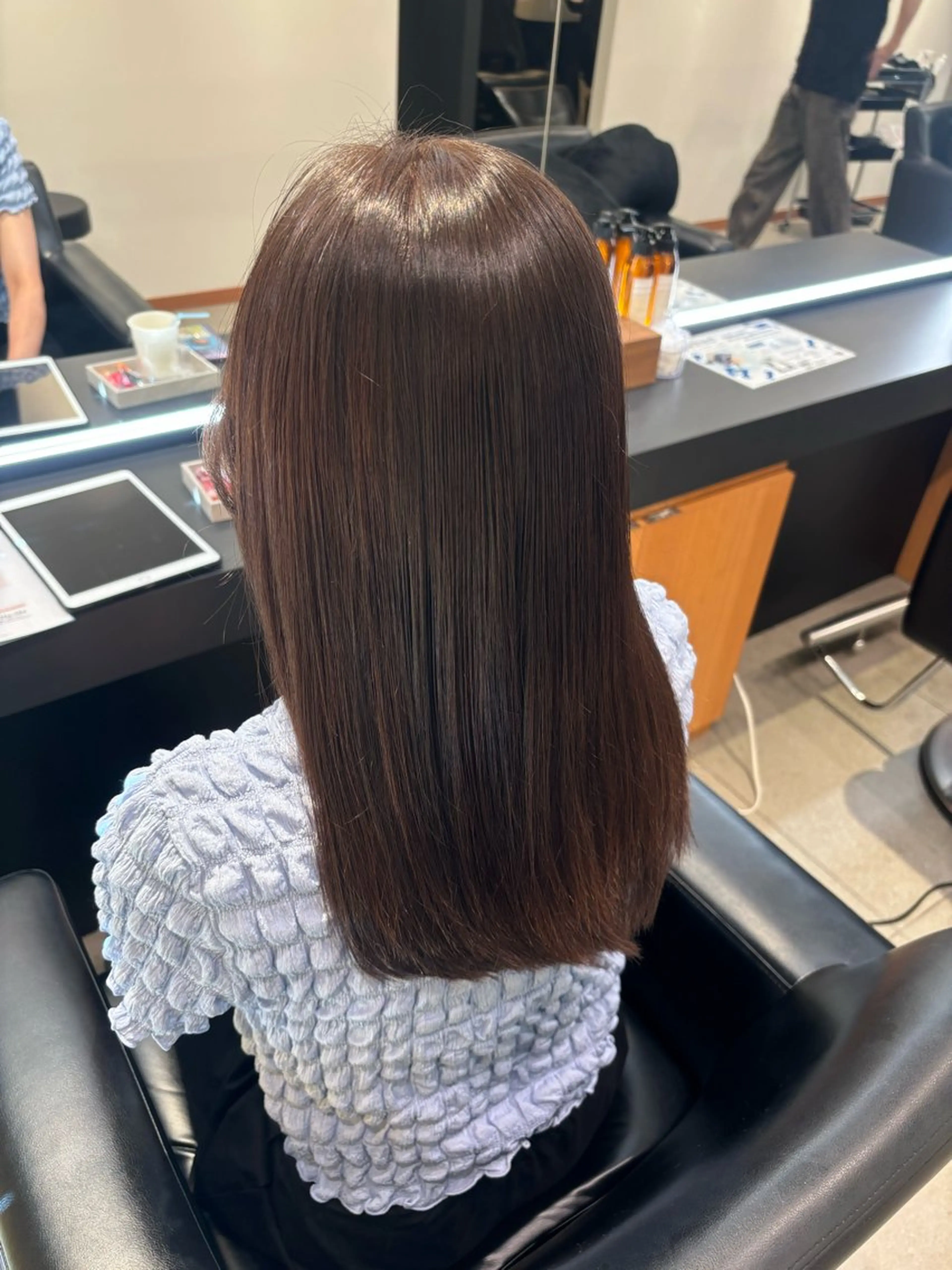 セミロング KAREN（ému） 伏見/パーマモデルのヘアスタイル