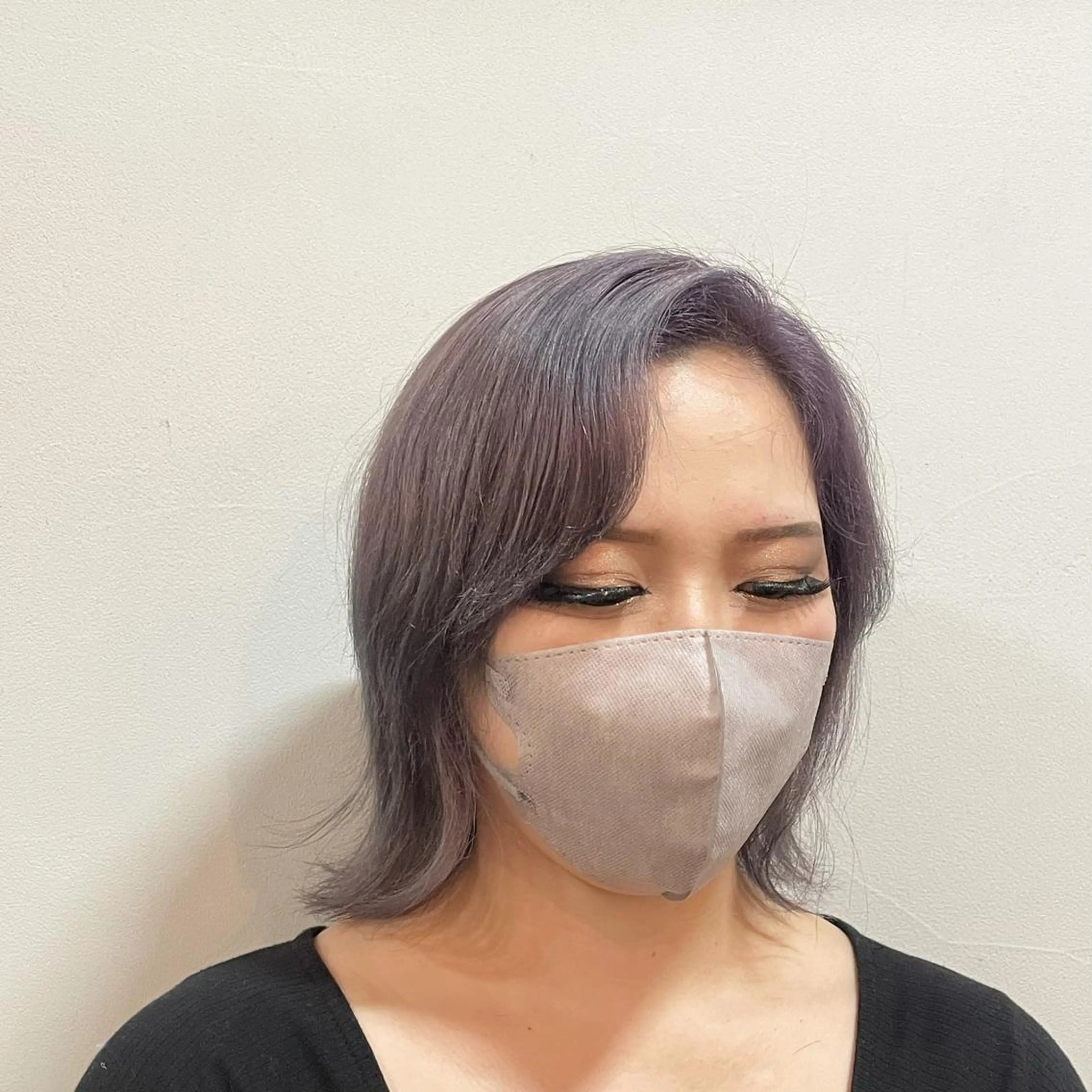 カラー 岡田 神奈のヘアスタイル