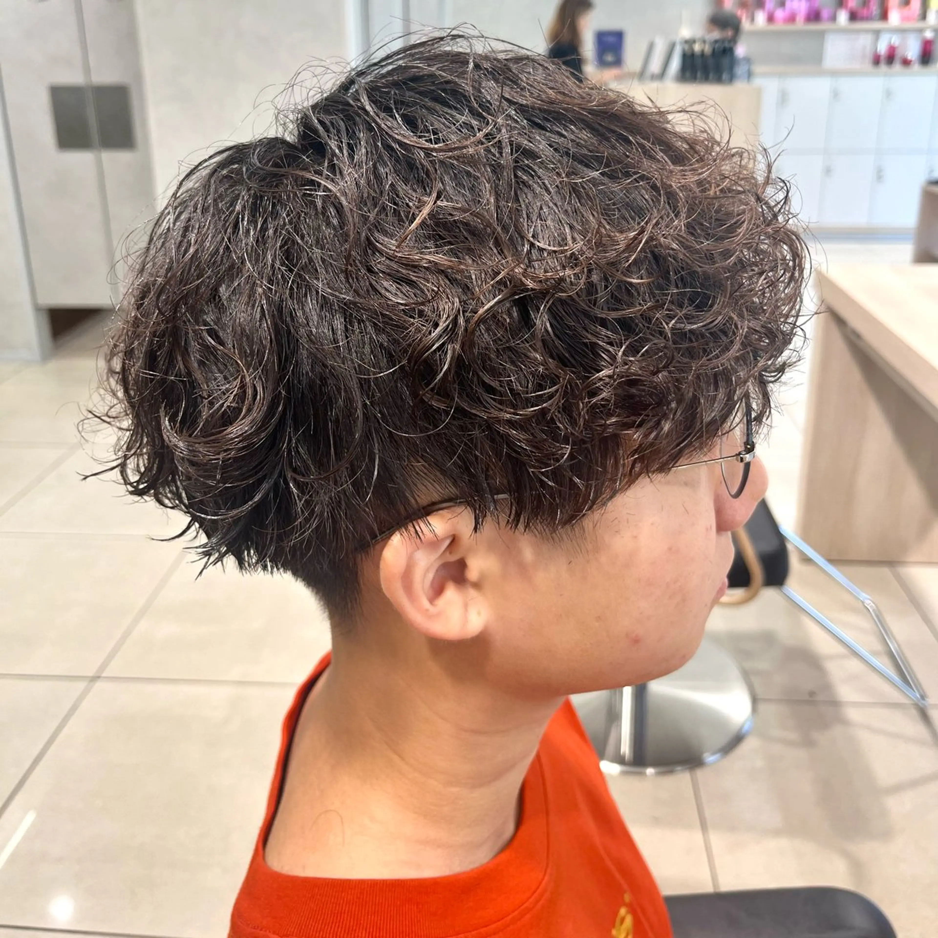 ショート パーマ メンズ メンズパーマ スパイラルパーマ カット パーマ トリートメント 巖本 真希のヘアスタイル