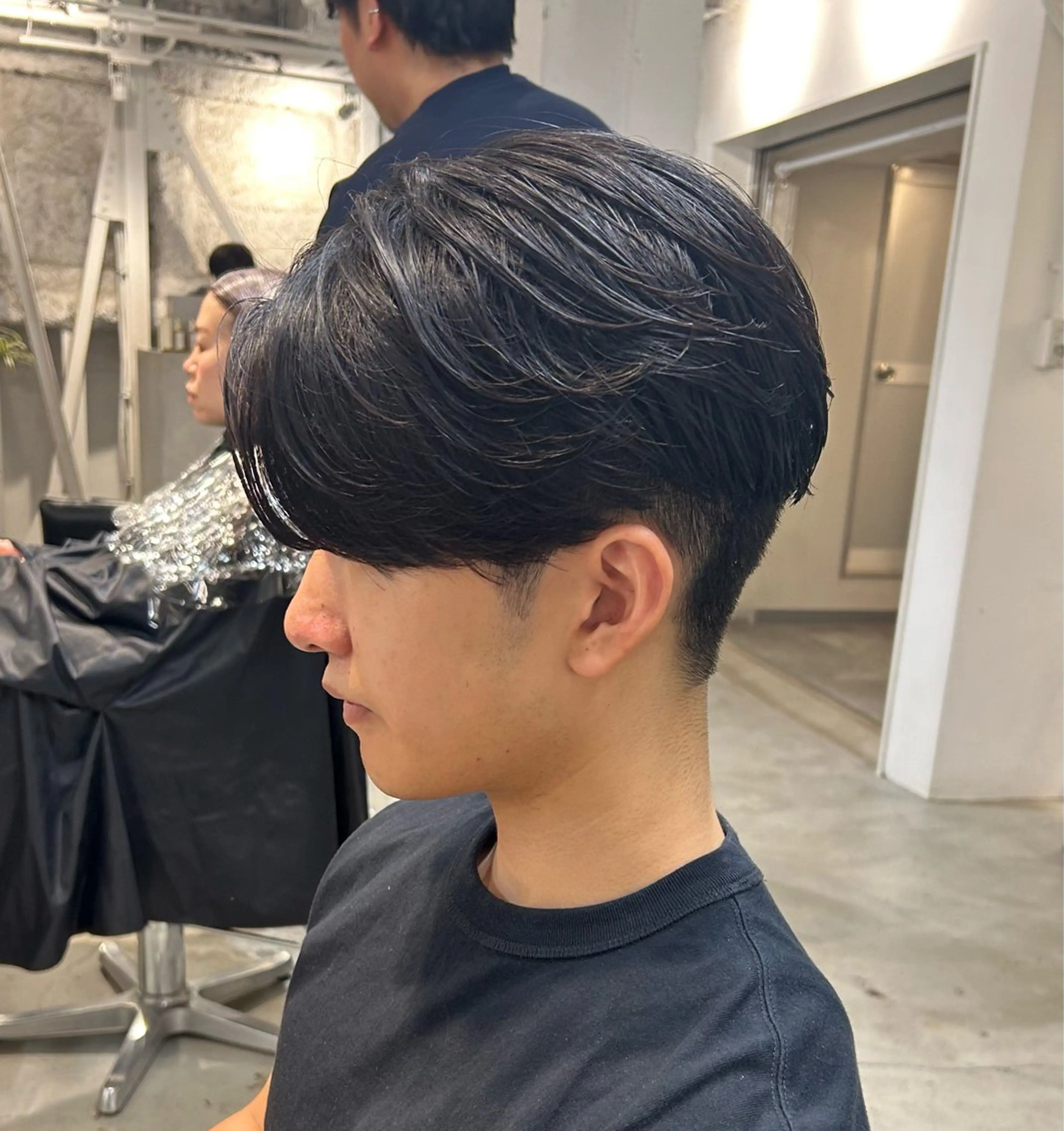 パーマ メンズ ビジネス センターパート フェードカット フェザーパーマ メンズ韓国風 カット パーマ 💈韓国Bob perm💈のヘアスタイル