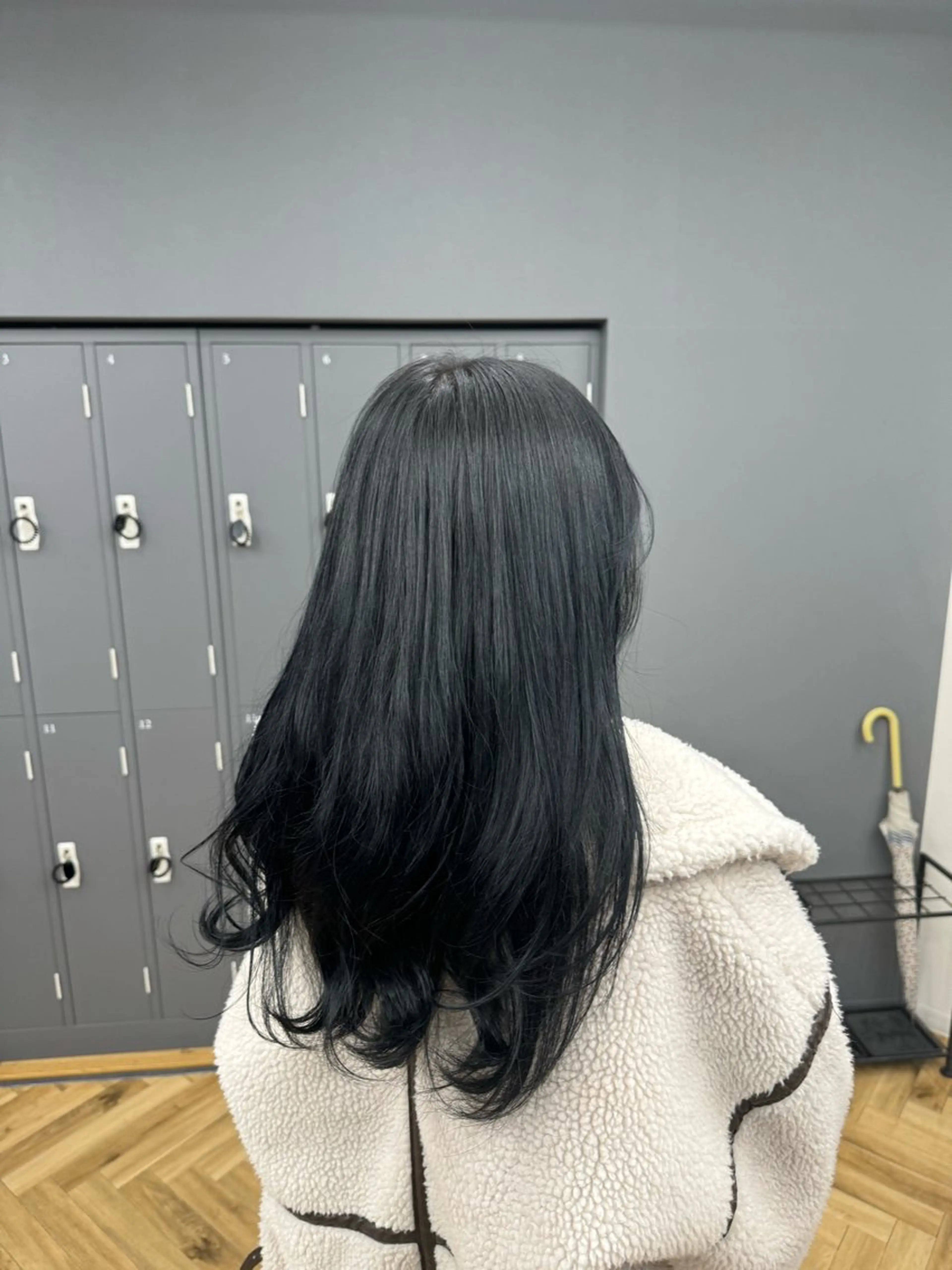 ロング カラー 黒髪 ブルーカラー ブルーブラック 木村 泰晟のヘアスタイル
