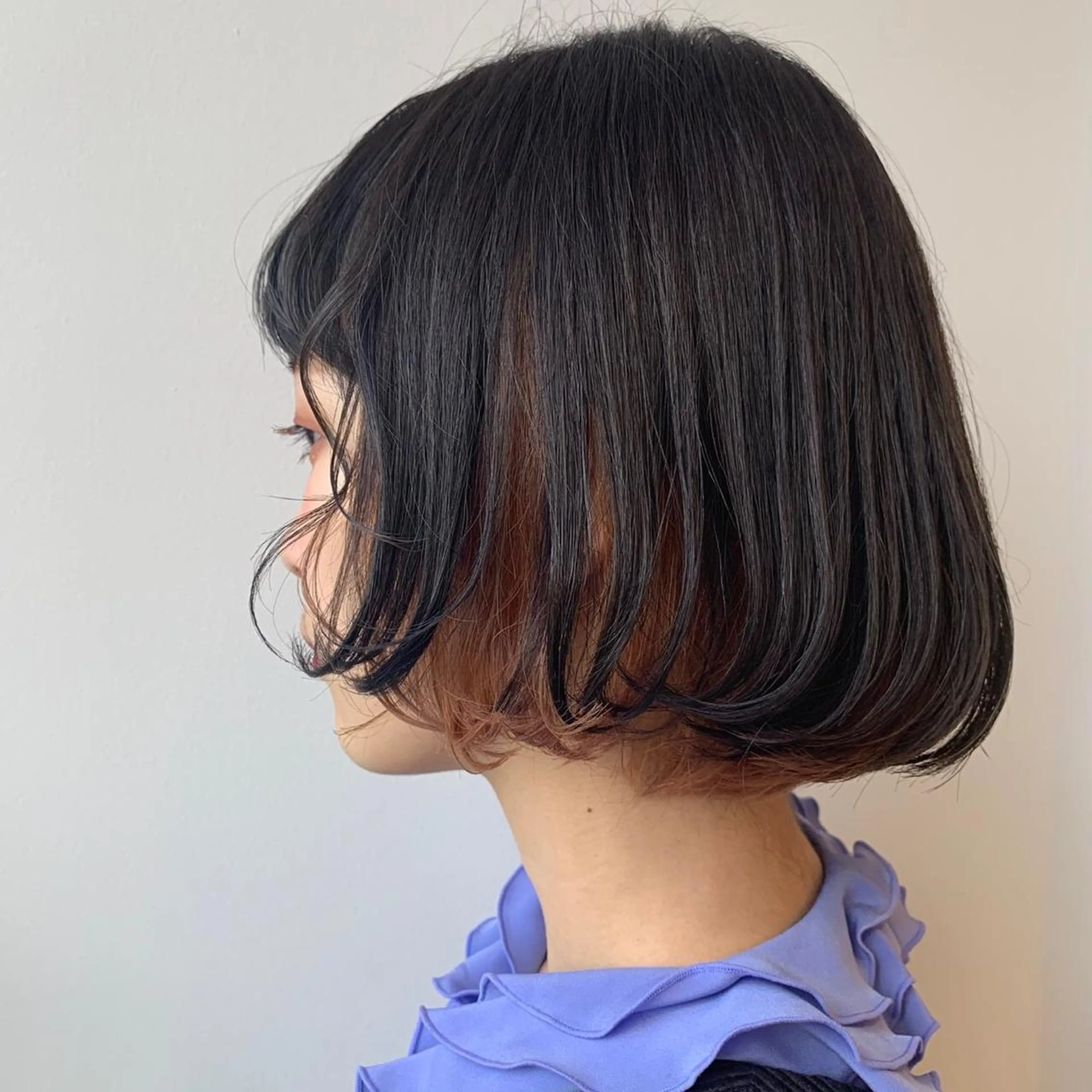ショート カラー 小森 衣純のヘアスタイル