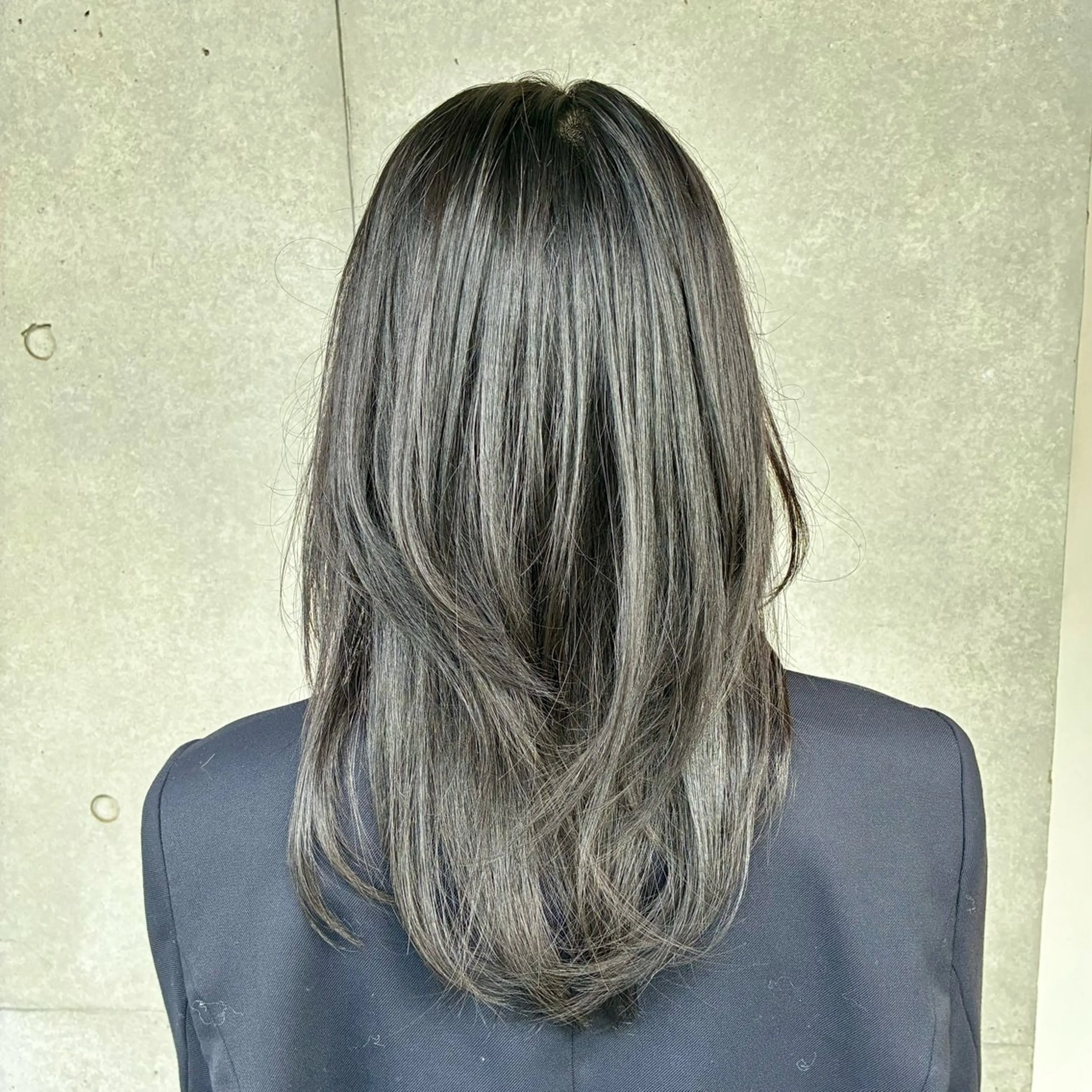 ミディアム レイヤーカット ウルフカット カット 遠藤姫花 𝒂𝒔𝒉草加𓂃のヘアスタイル