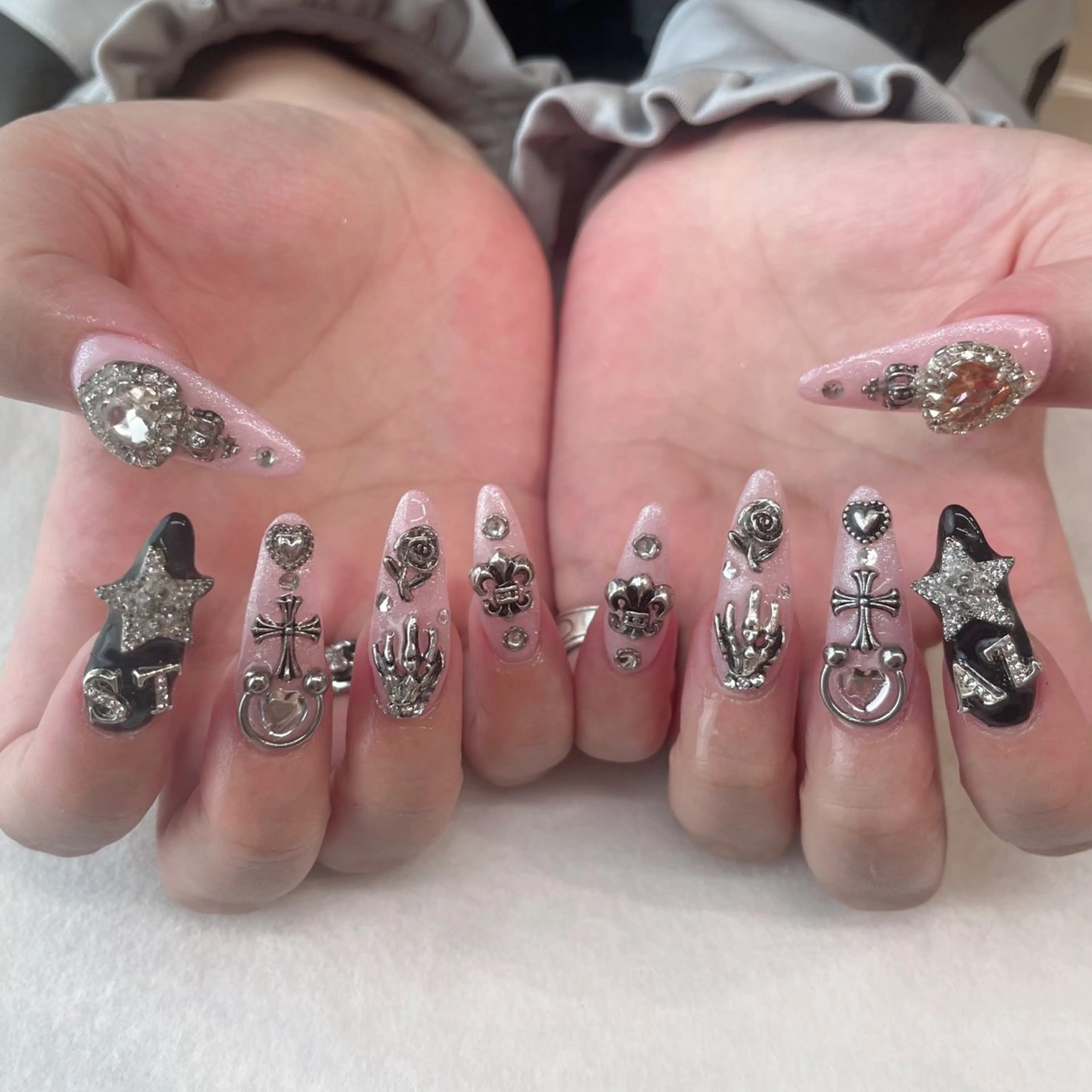 ネイル ハンドネイル 💎🐰 saki. m 🐰💎のネイルデザイン