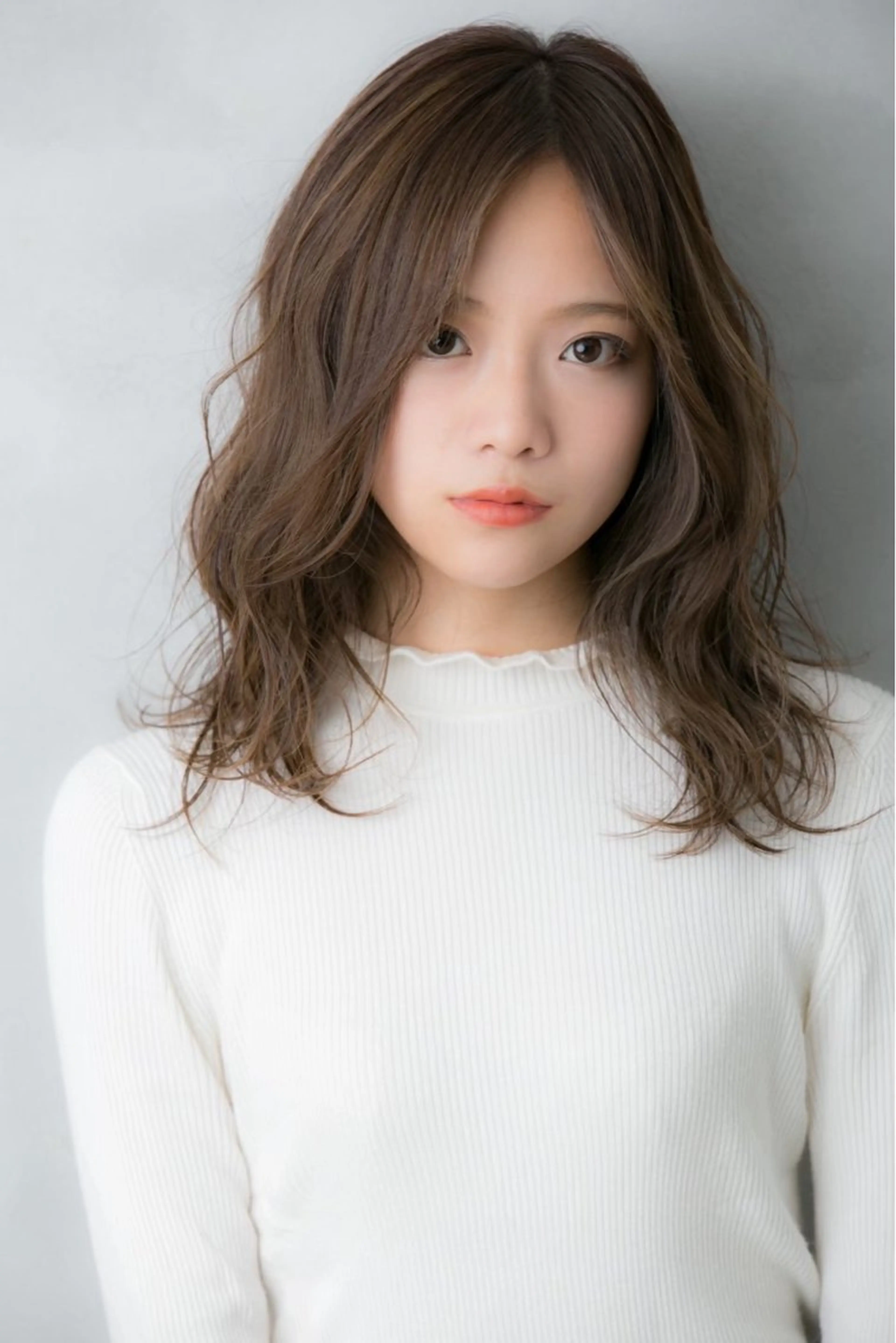 ミディアム カラー ハイライトカラー くびれヘア ハイライト カット ヘアカラー トリートメント 似合わせカット✨ 透明感カラー✨kyoのヘアスタイル