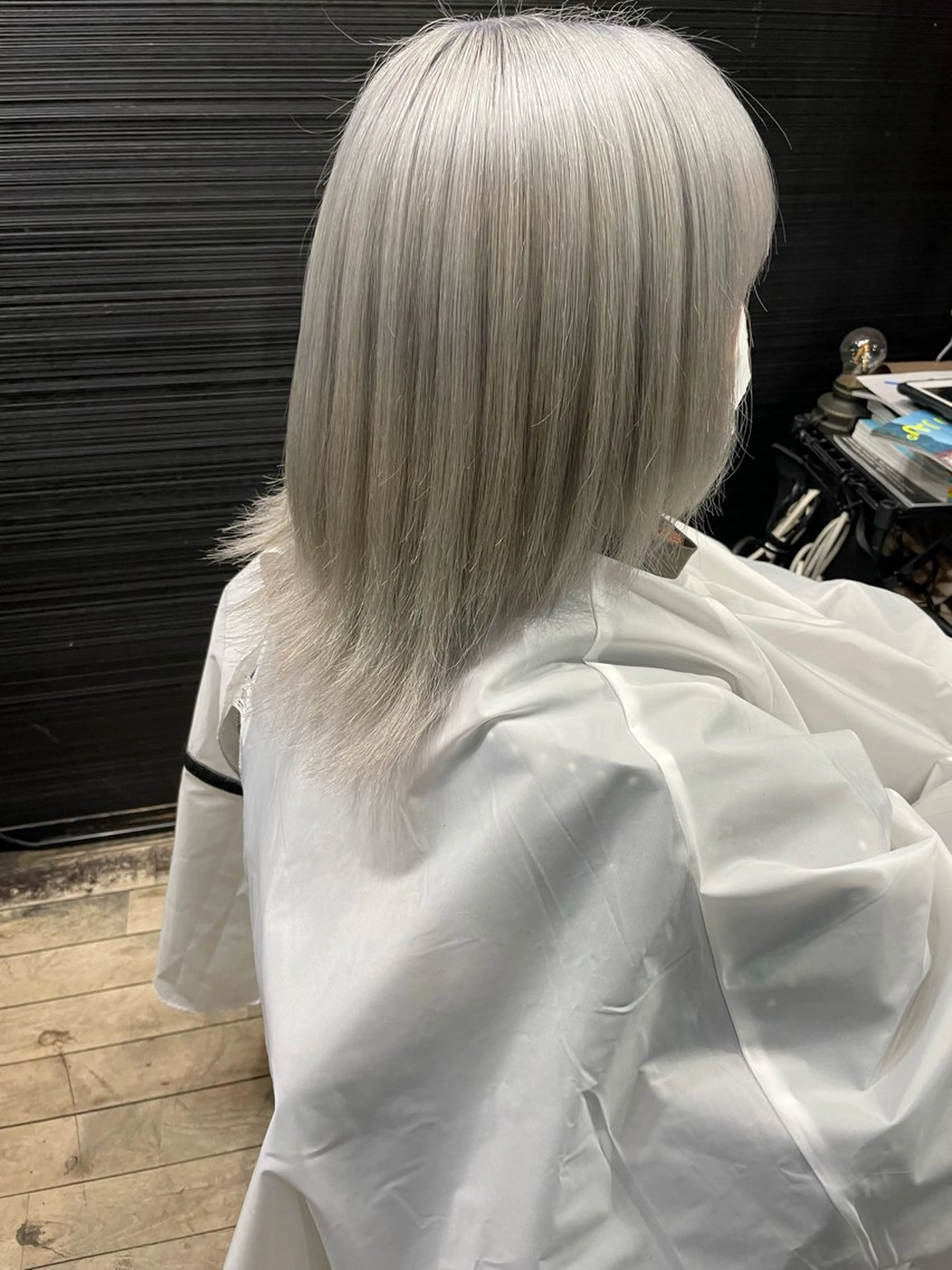 ミディアム カラー ベージュカラー ブリーチ ピンクカラー シルバー ホワイトベージュ カット ヘアカラー トリートメント VERONIQUE所属・山本 雅由のヘアスタイル